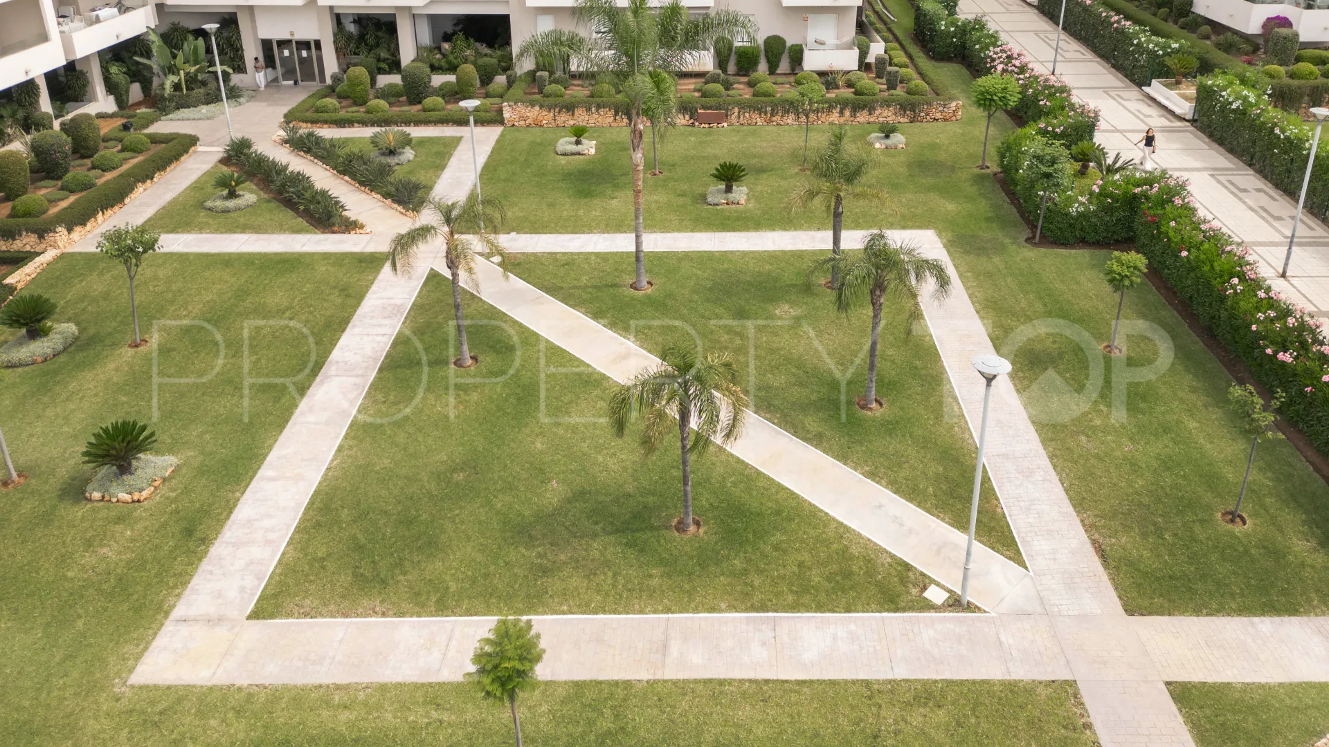Se vende apartamento con 2 dormitorios en Nueva Andalucia