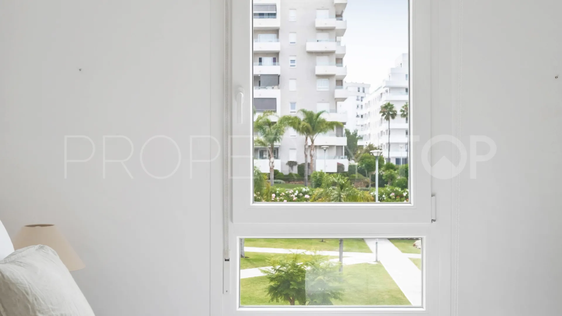 Se vende apartamento con 2 dormitorios en Nueva Andalucia