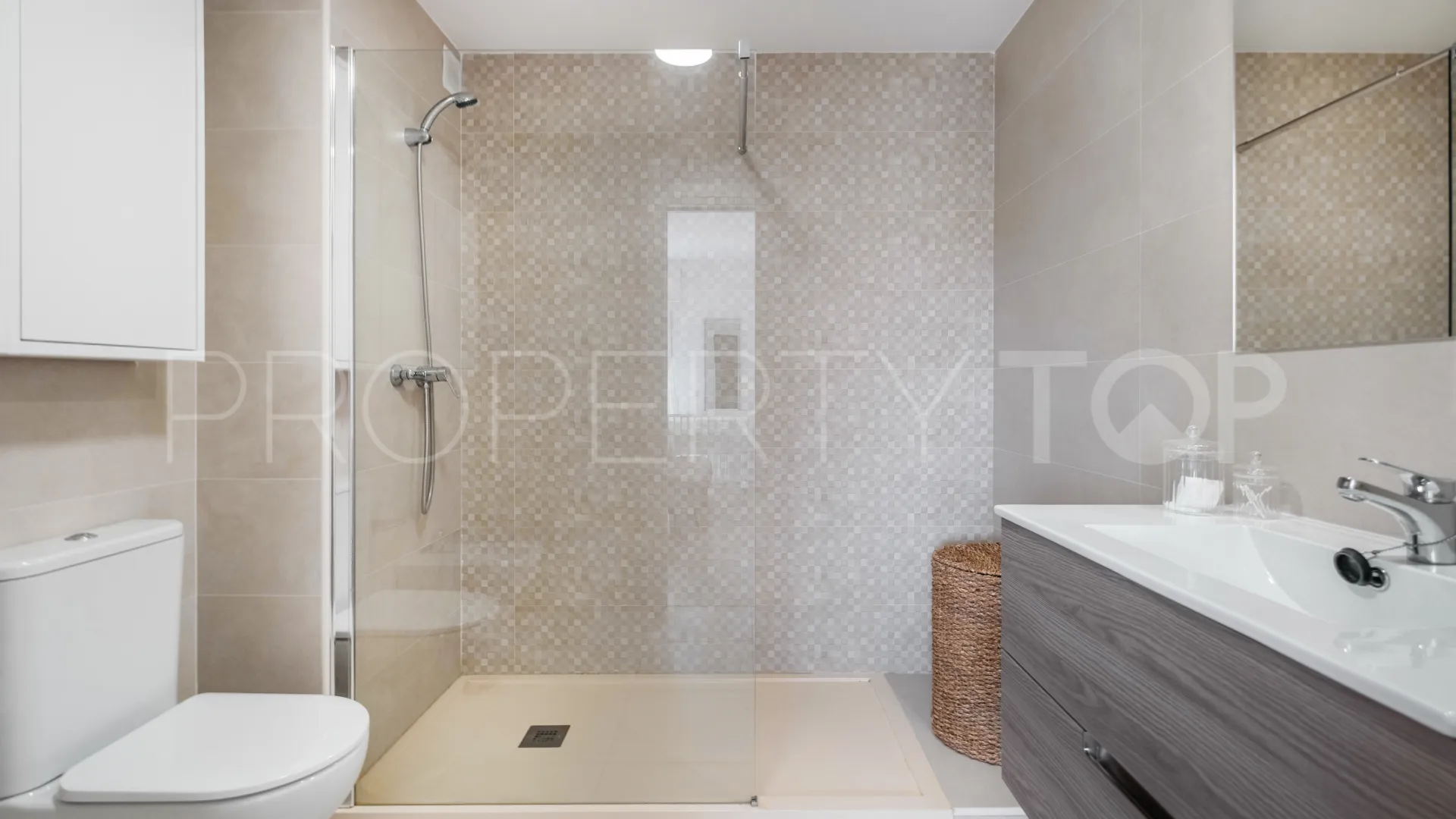 Se vende apartamento con 2 dormitorios en Nueva Andalucia
