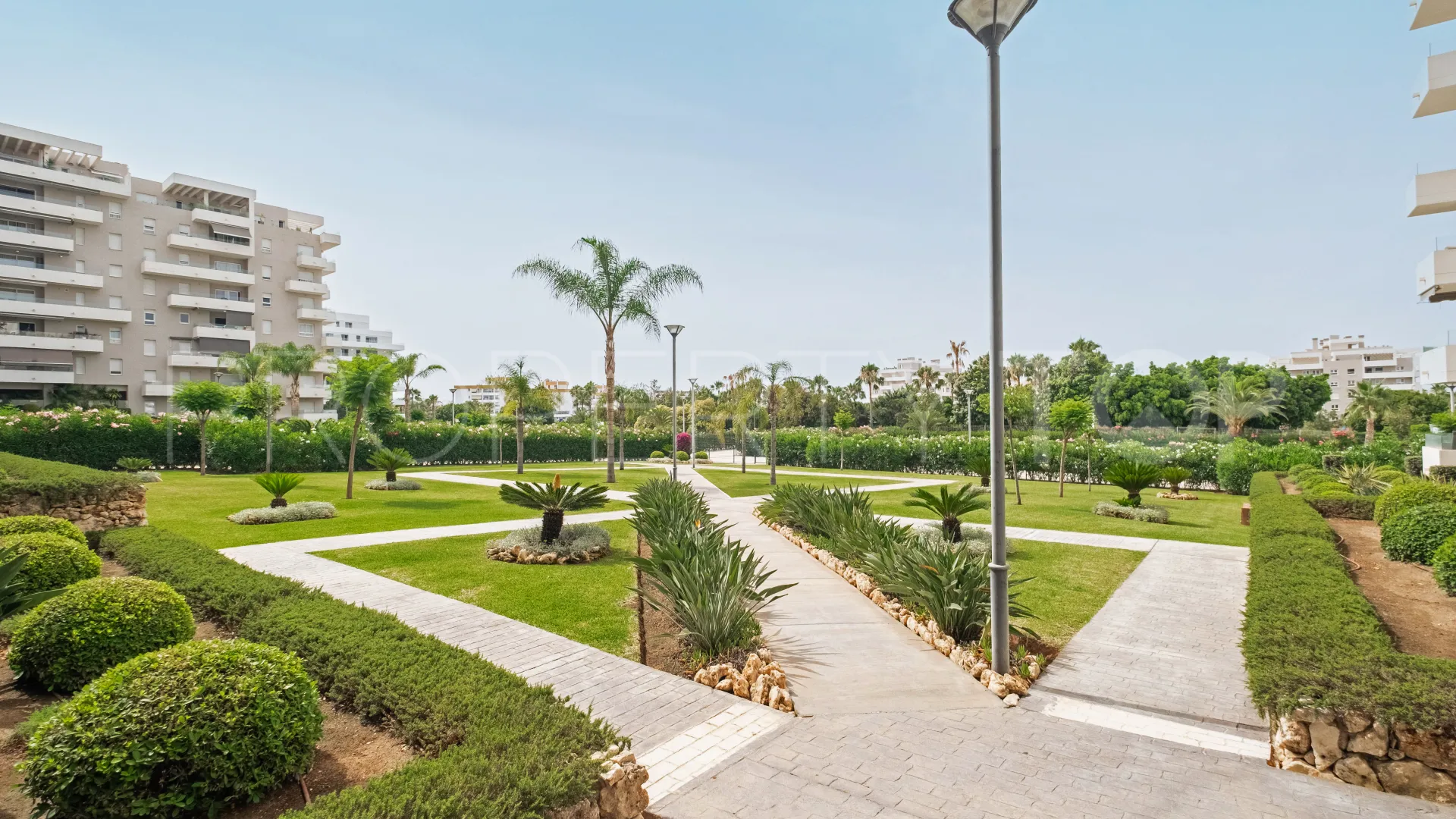 Se vende apartamento con 2 dormitorios en Nueva Andalucia