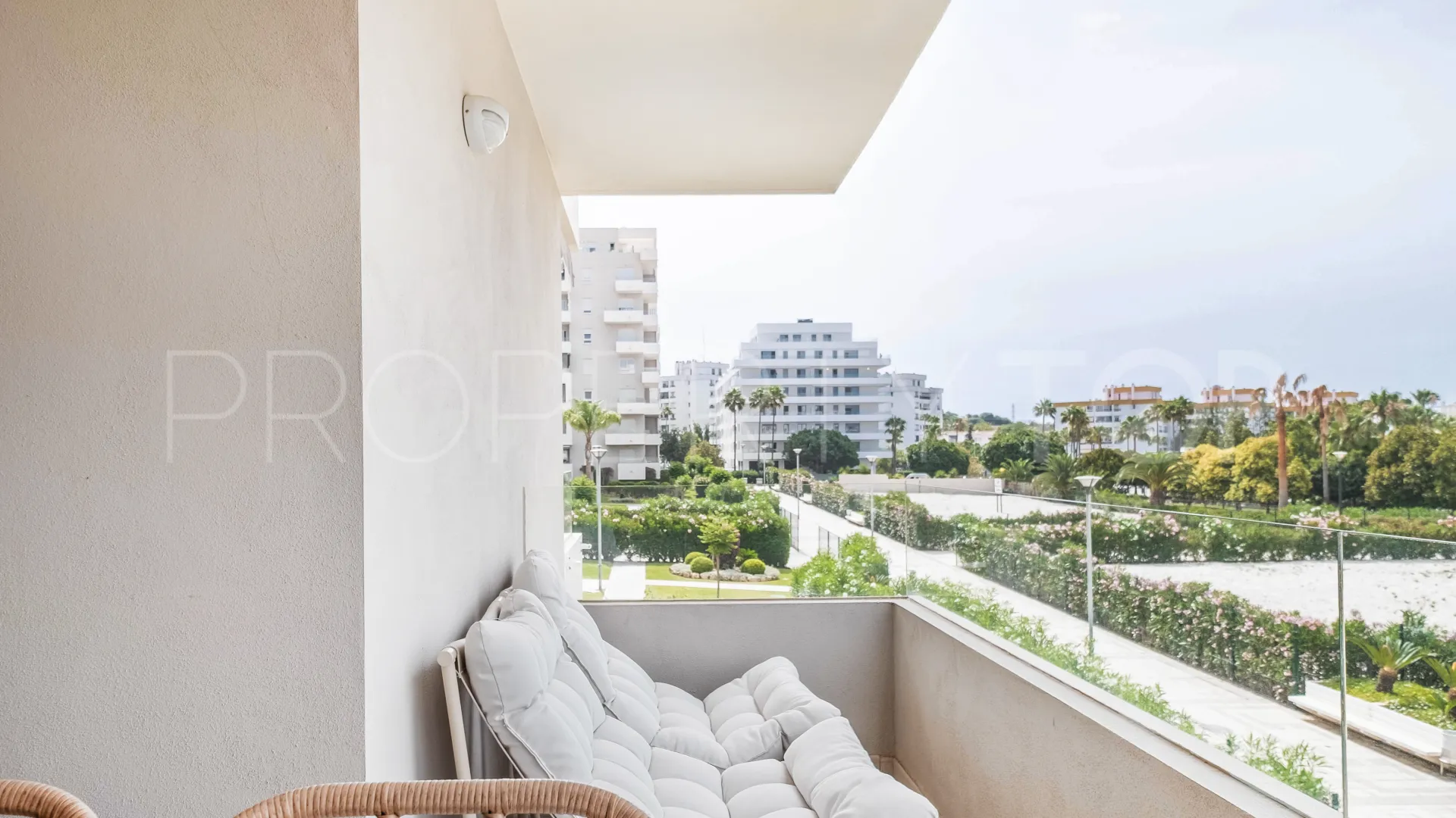 Se vende apartamento con 2 dormitorios en Nueva Andalucia