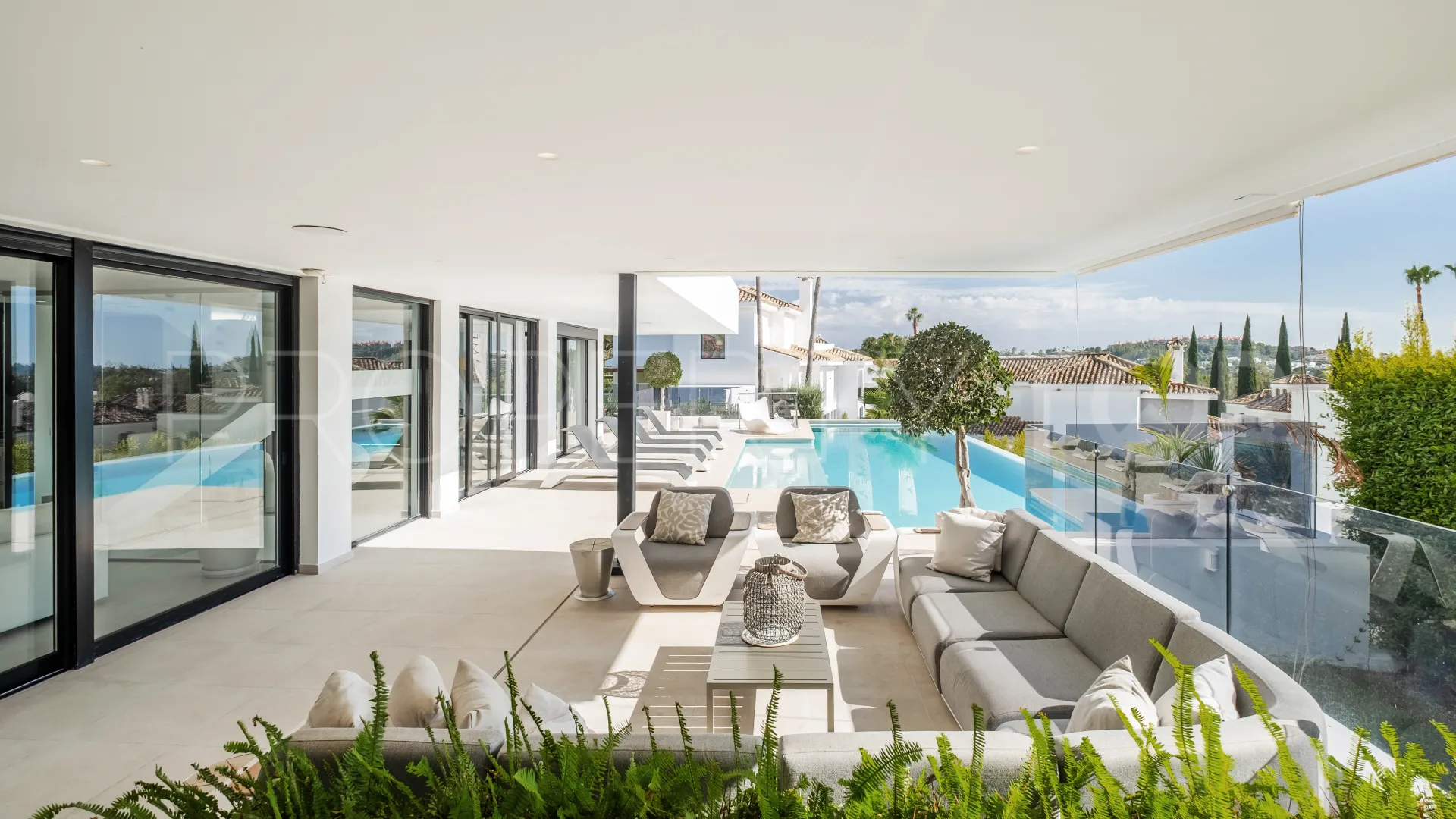 Comprar villa en Nueva Andalucia de 5 dormitorios