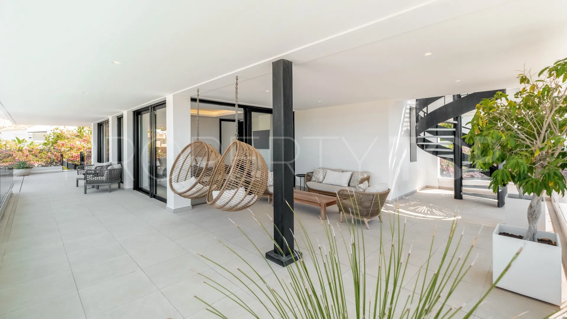 Comprar villa en Nueva Andalucia de 5 dormitorios