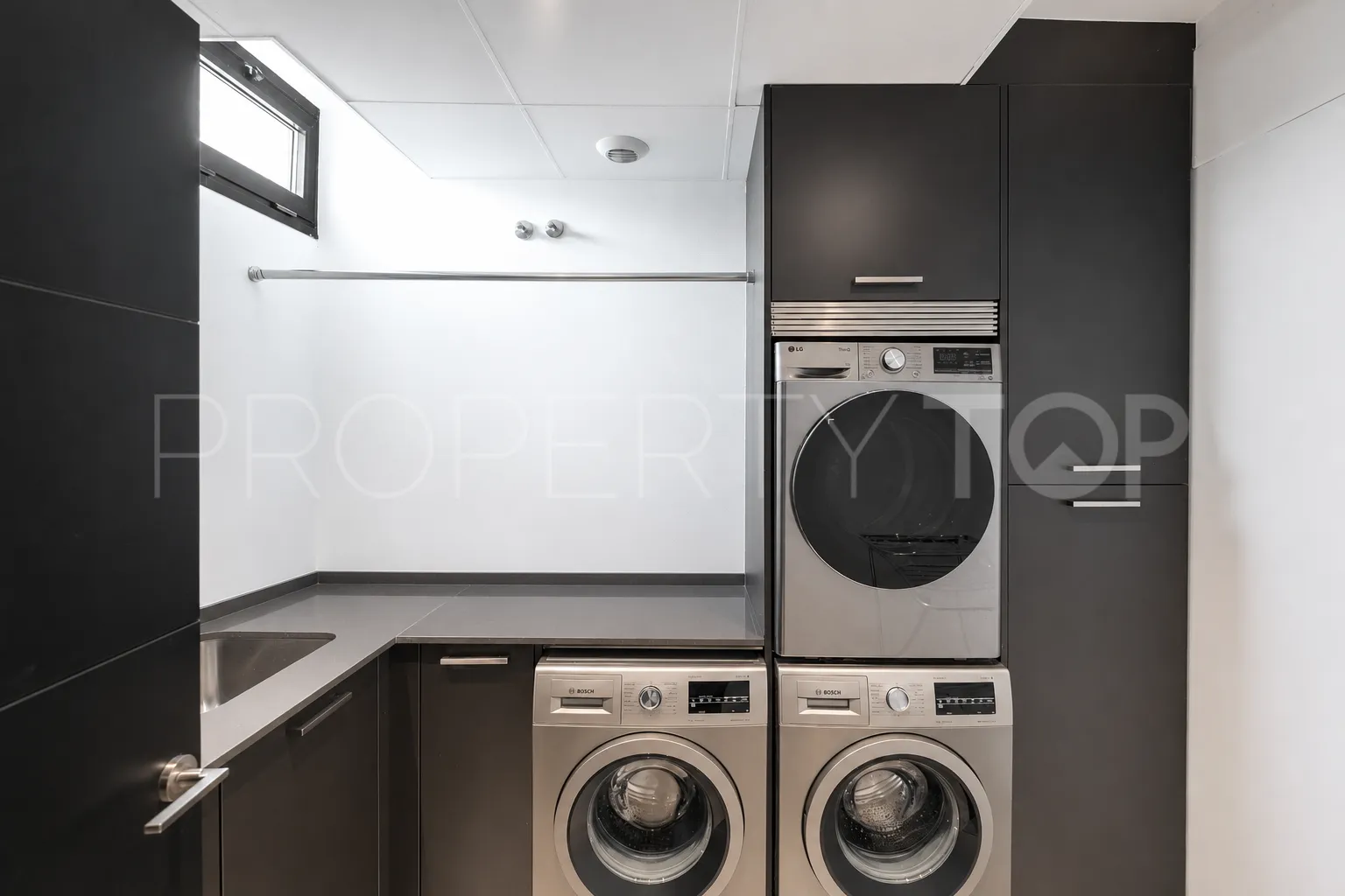 Comprar villa en Nueva Andalucia de 5 dormitorios