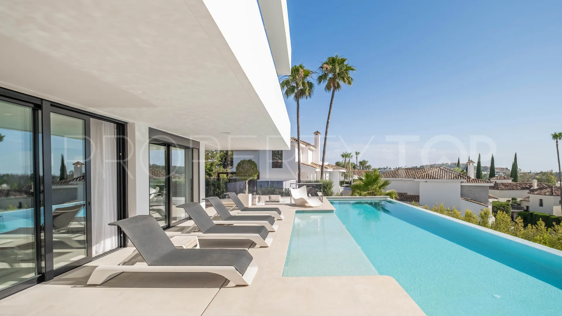 Comprar villa en Nueva Andalucia de 5 dormitorios