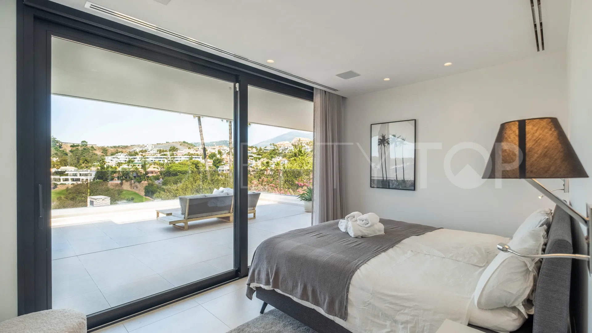 Comprar villa en Nueva Andalucia de 5 dormitorios