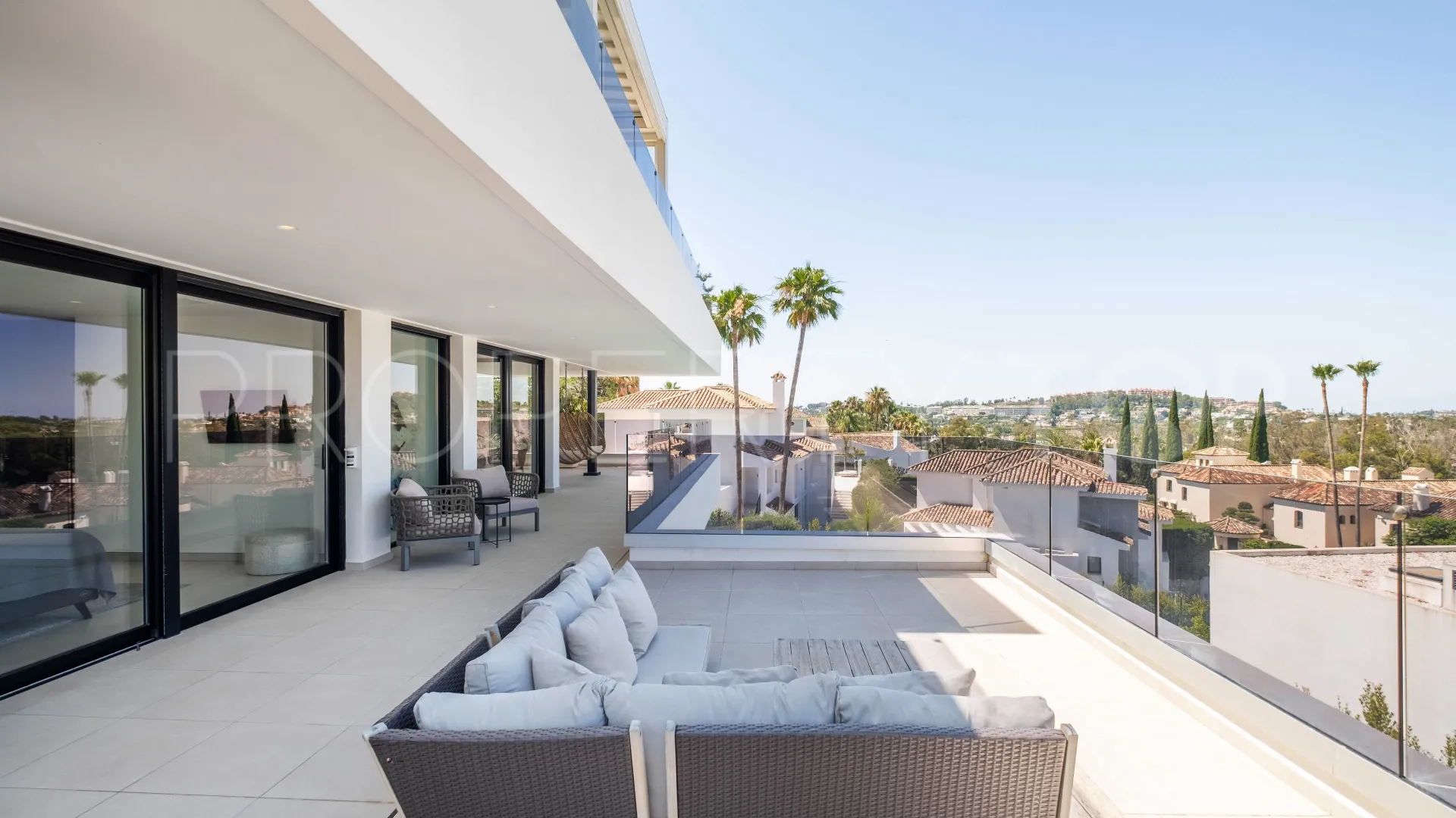 Comprar villa en Nueva Andalucia de 5 dormitorios