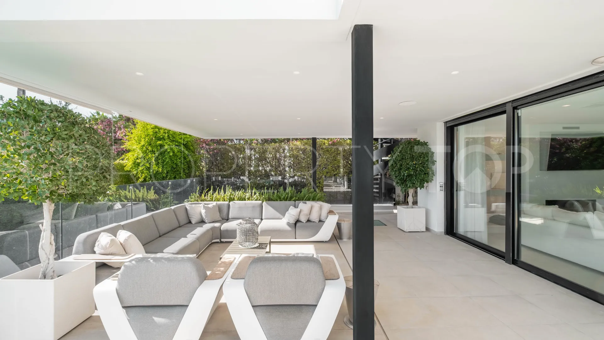 Comprar villa en Nueva Andalucia de 5 dormitorios