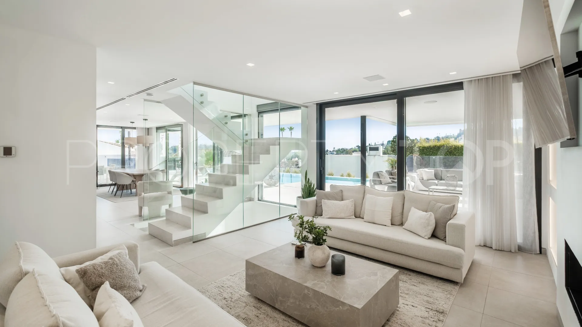 Comprar villa en Nueva Andalucia de 5 dormitorios