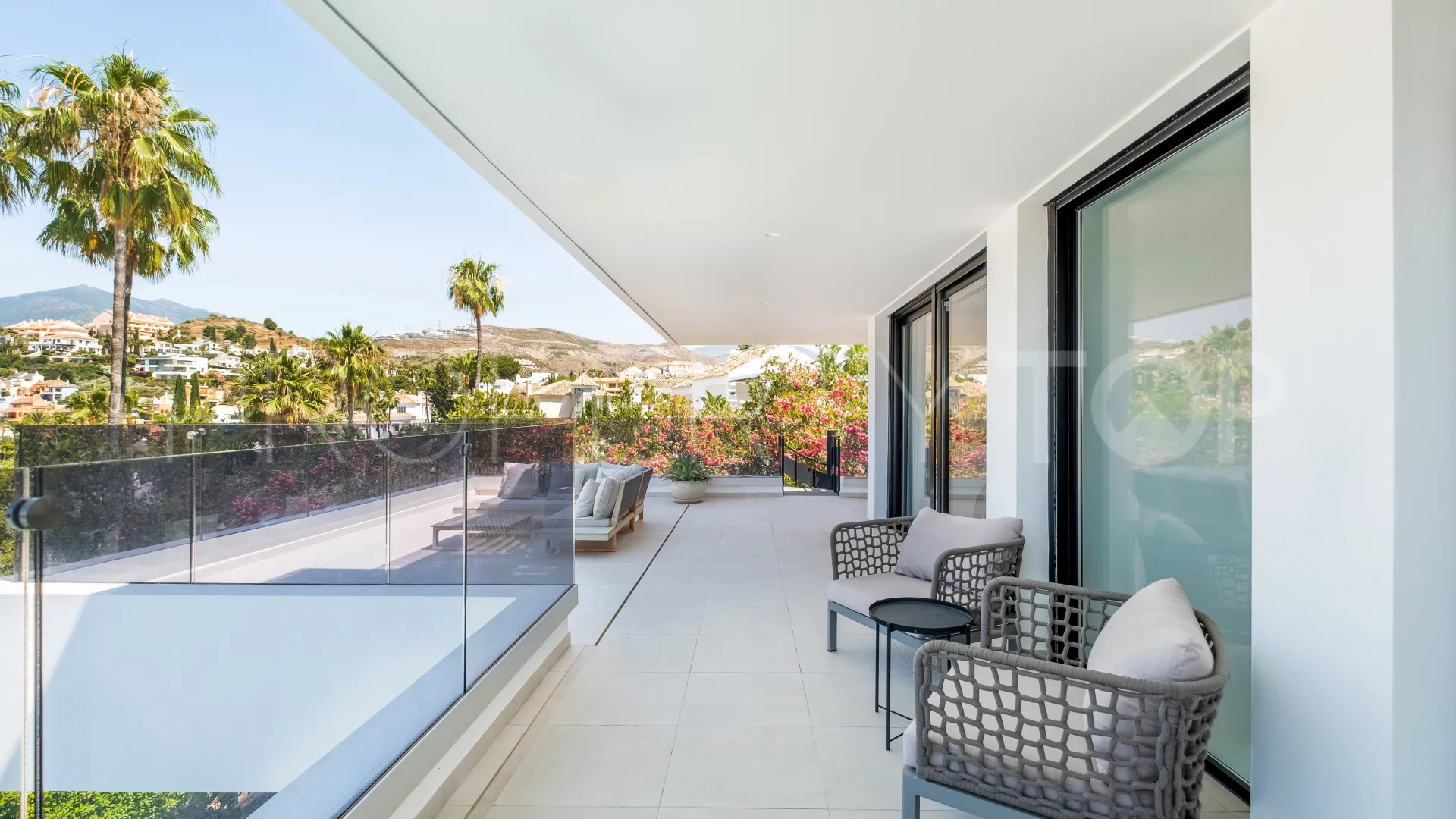 Comprar villa en Nueva Andalucia de 5 dormitorios