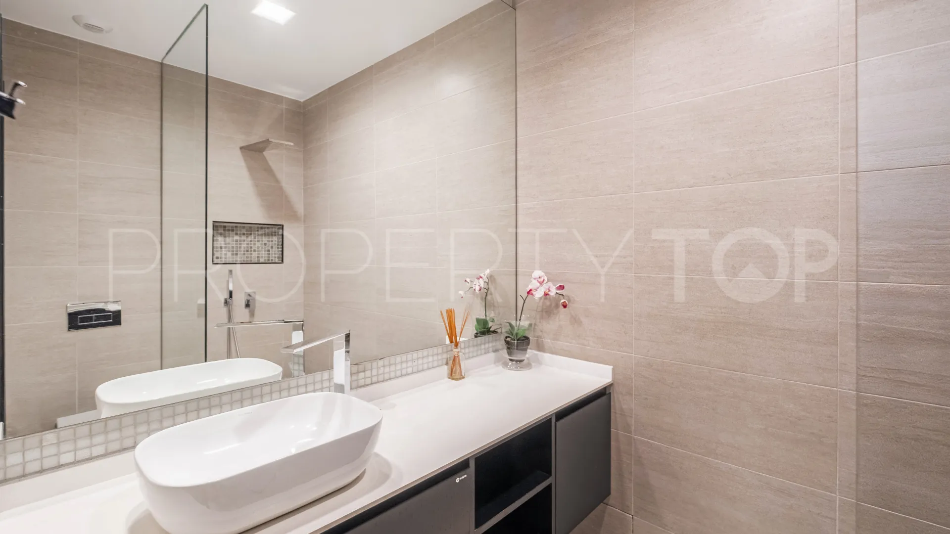 Comprar villa en Nueva Andalucia de 5 dormitorios