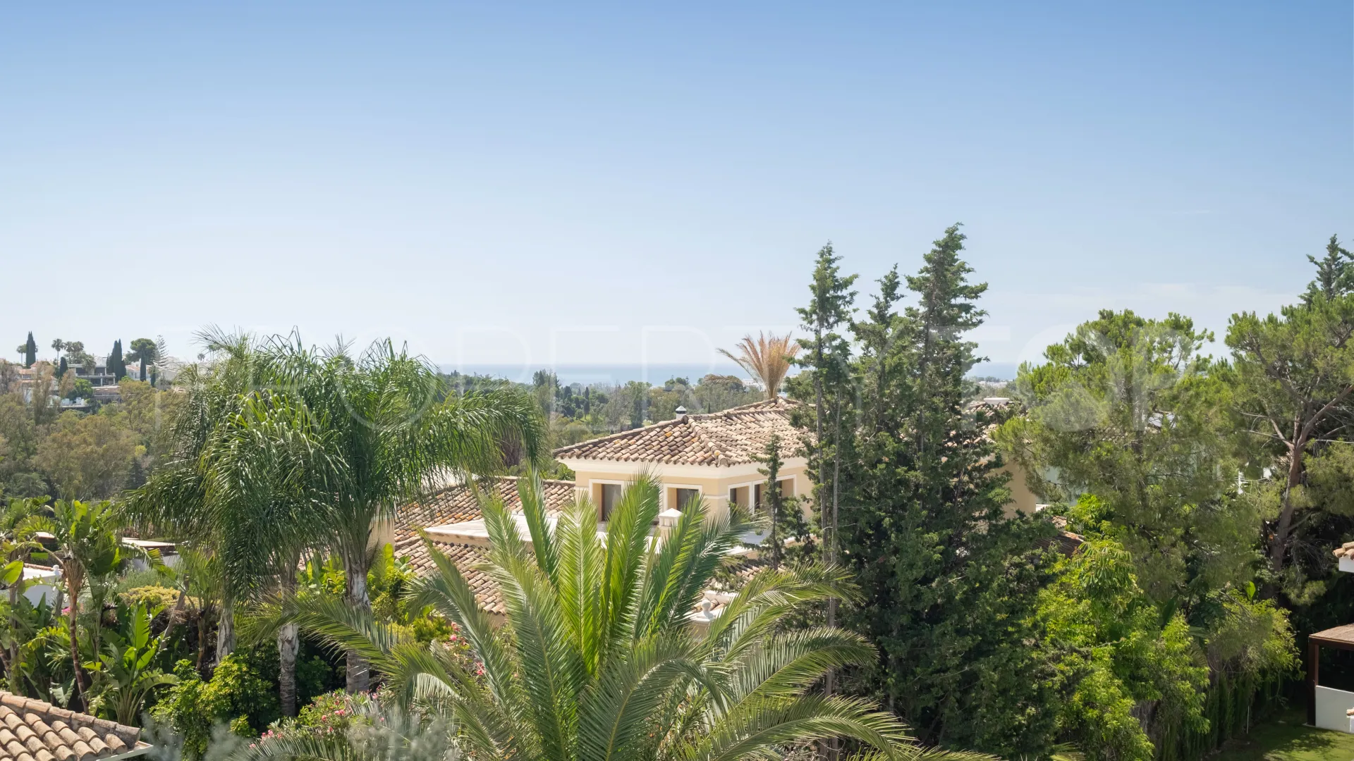 Comprar villa en Nueva Andalucia de 5 dormitorios