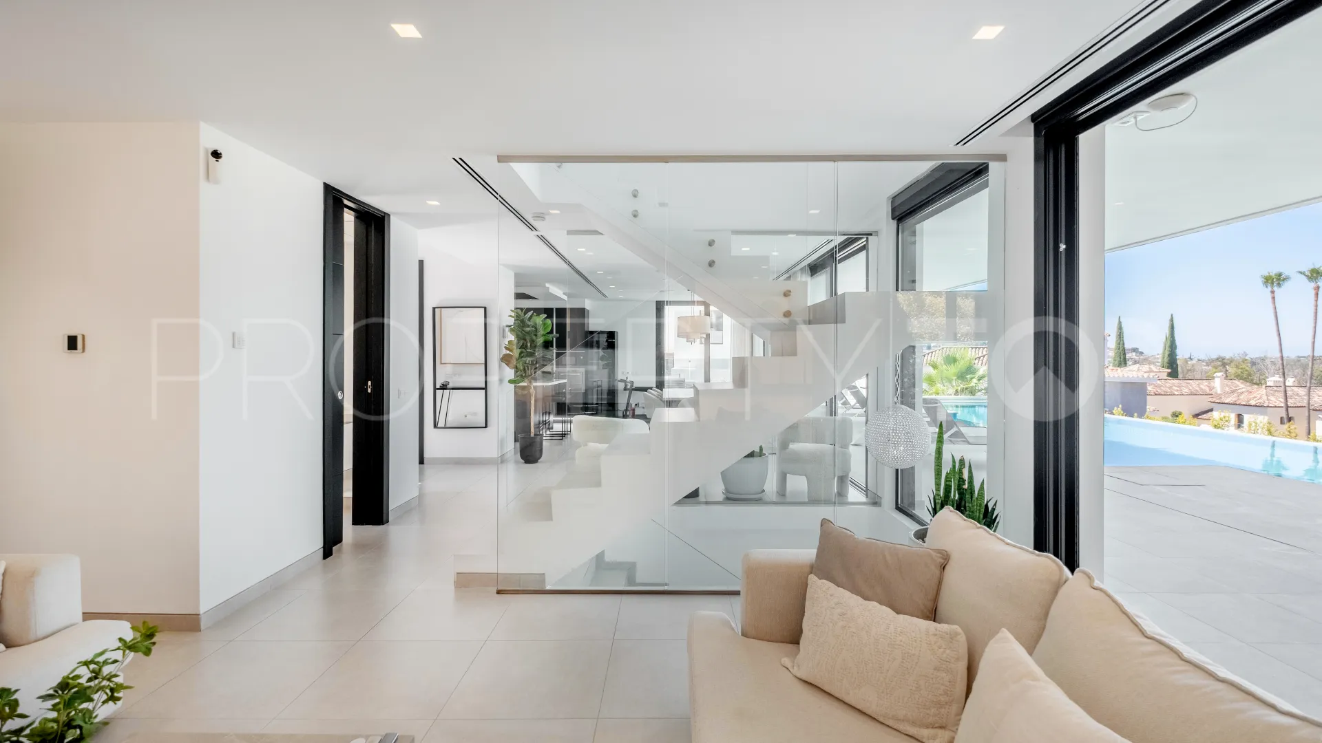 Comprar villa en Nueva Andalucia de 5 dormitorios