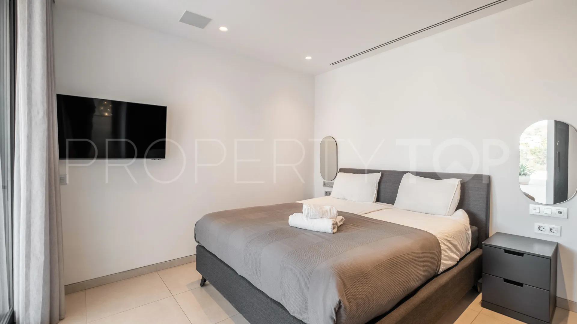 Comprar villa en Nueva Andalucia de 5 dormitorios