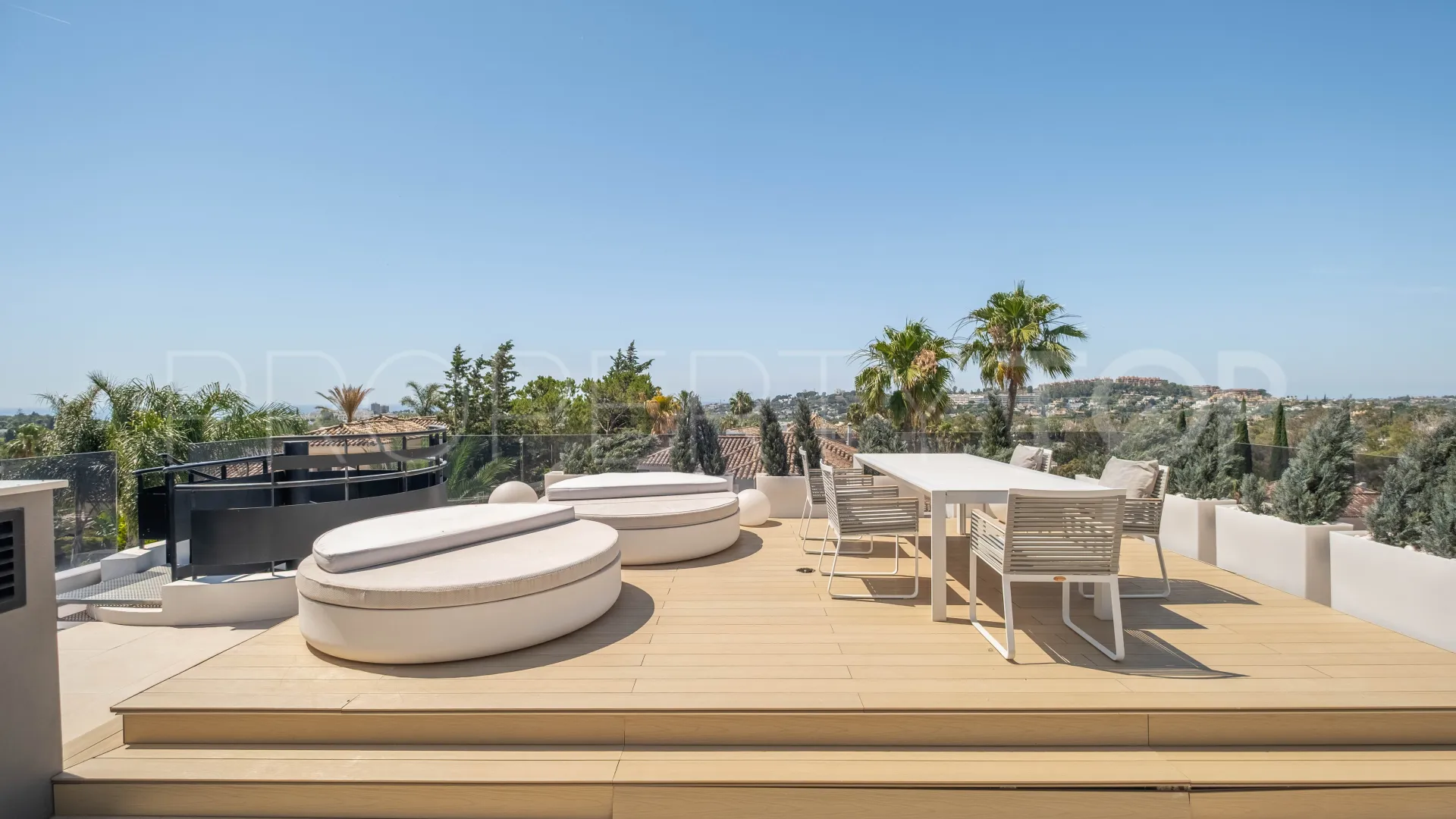 Comprar villa en Nueva Andalucia de 5 dormitorios