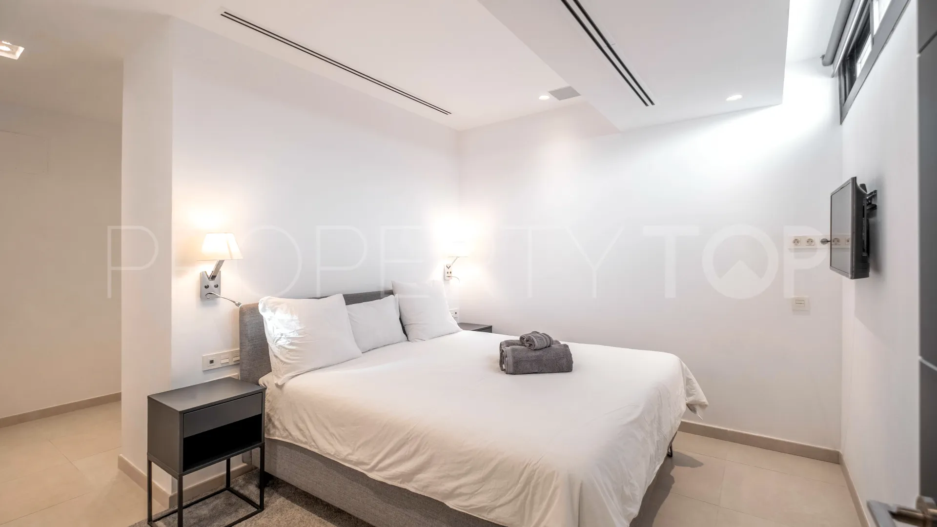 Comprar villa en Nueva Andalucia de 5 dormitorios