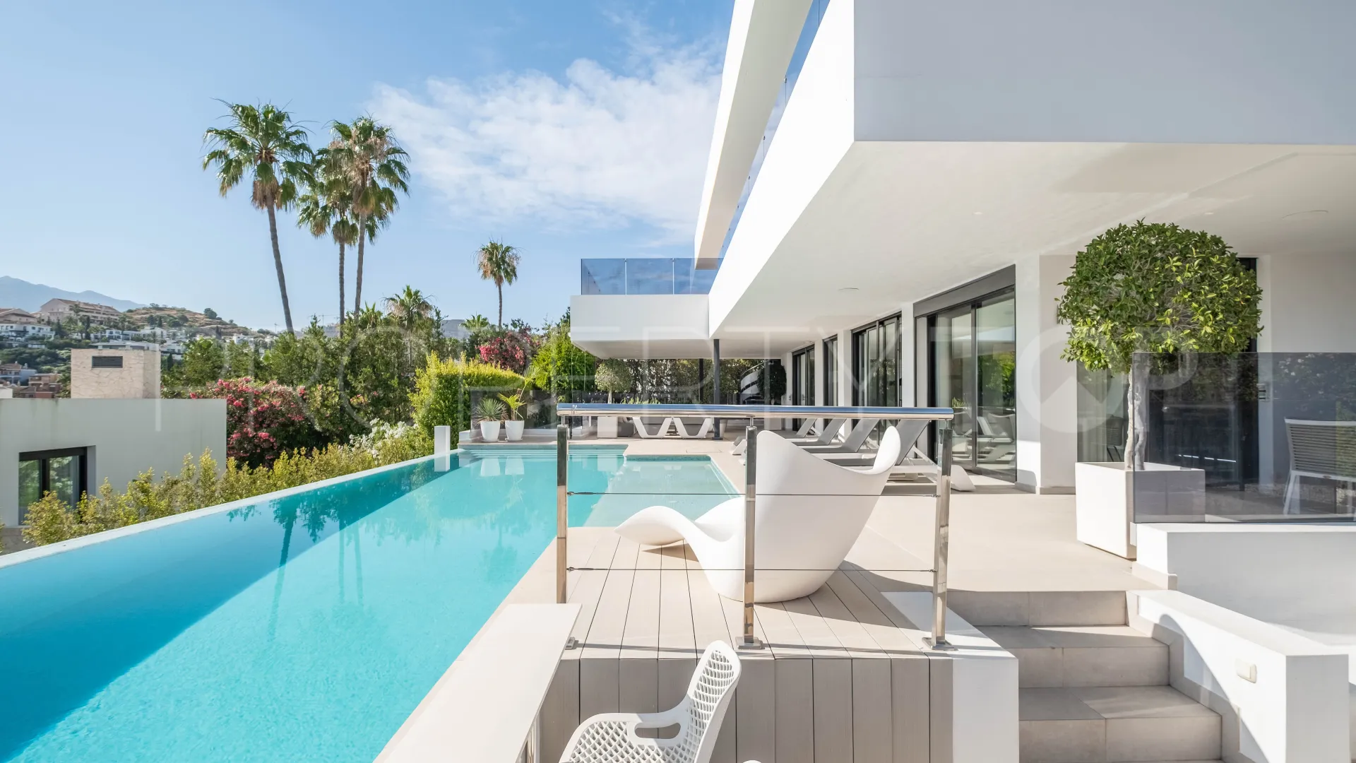 Comprar villa en Nueva Andalucia de 5 dormitorios