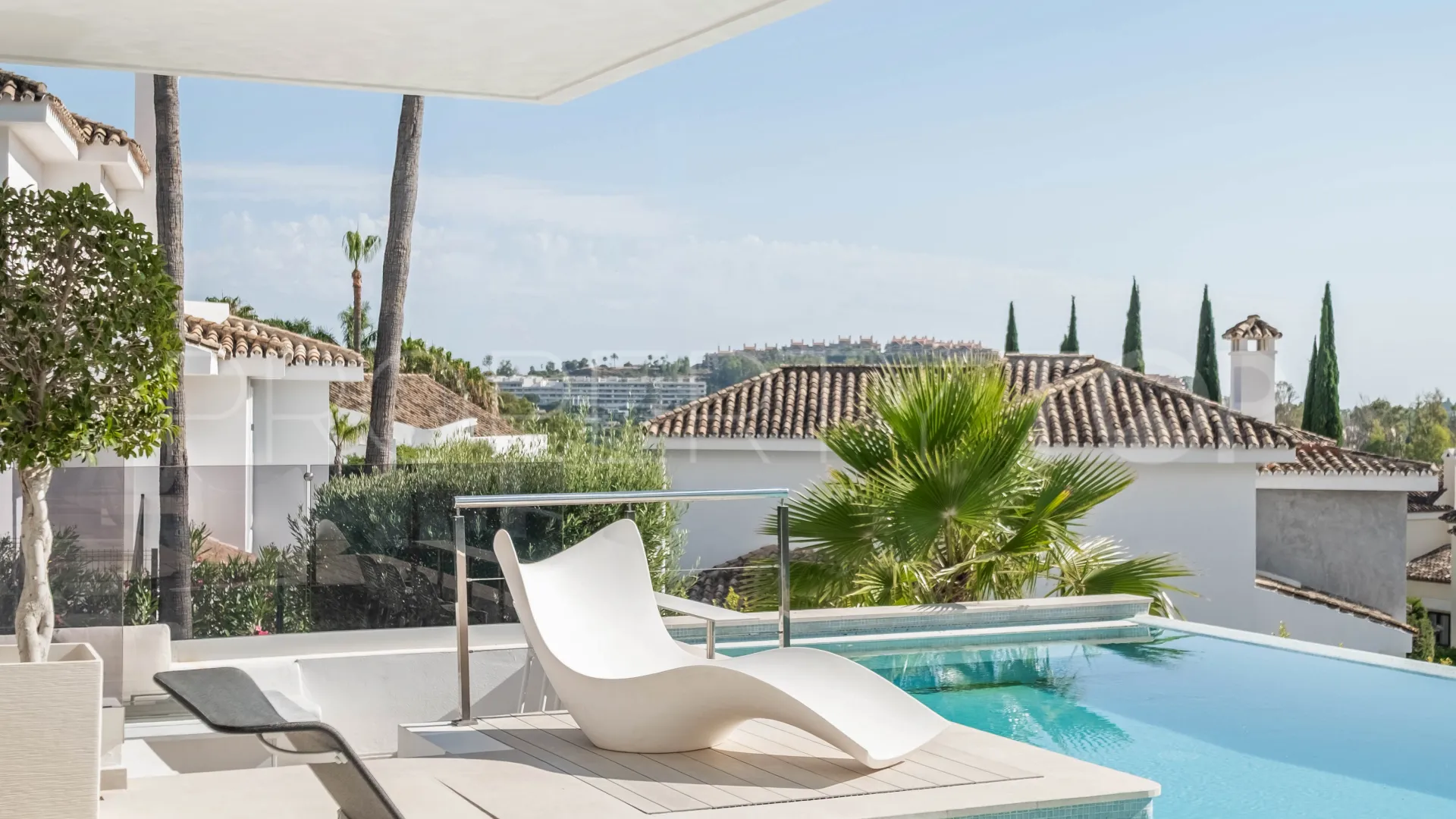 Comprar villa en Nueva Andalucia de 5 dormitorios