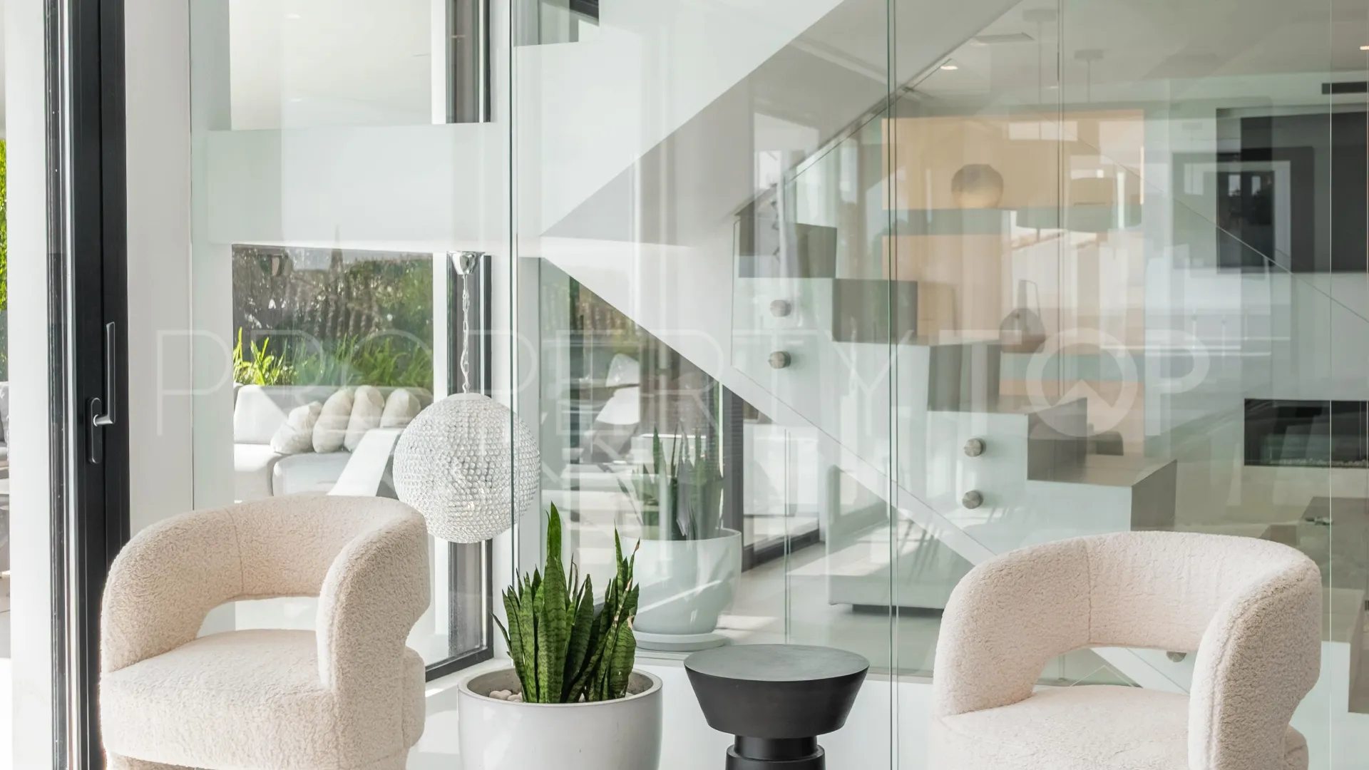 Comprar villa en Nueva Andalucia de 5 dormitorios