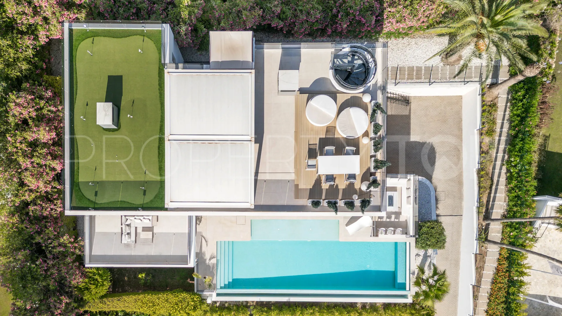 Comprar villa en Nueva Andalucia de 5 dormitorios