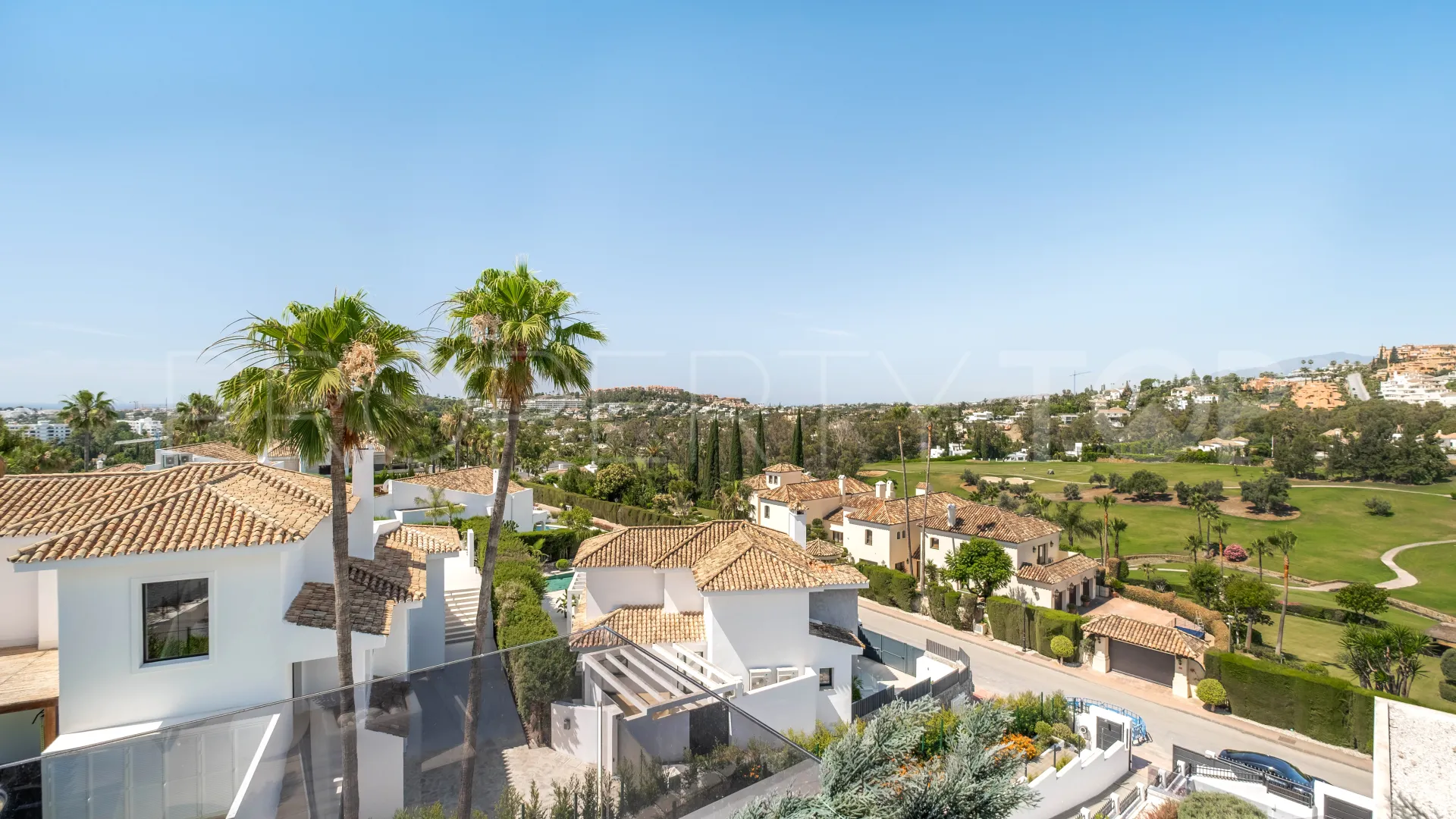 Comprar villa en Nueva Andalucia de 5 dormitorios