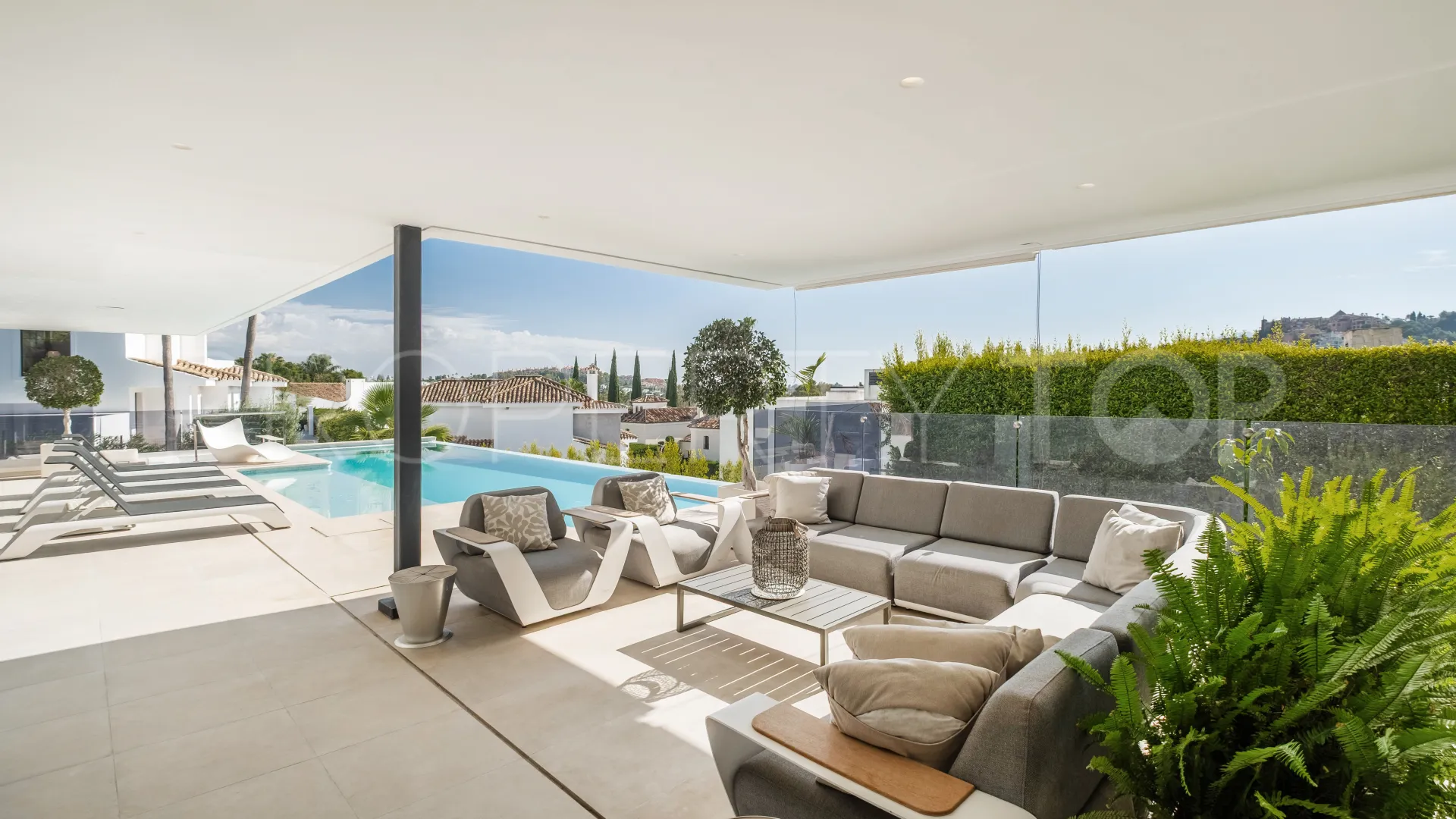 Comprar villa en Nueva Andalucia de 5 dormitorios