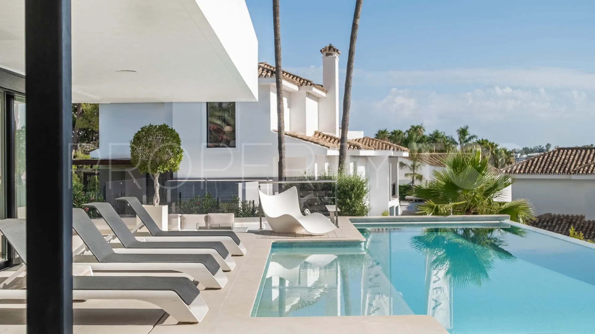 Comprar villa en Nueva Andalucia de 5 dormitorios