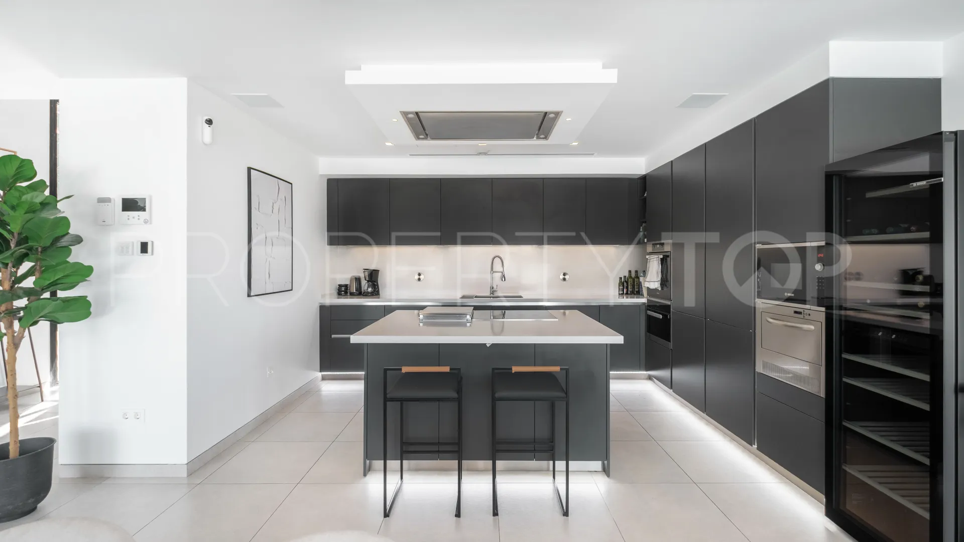 Comprar villa en Nueva Andalucia de 5 dormitorios