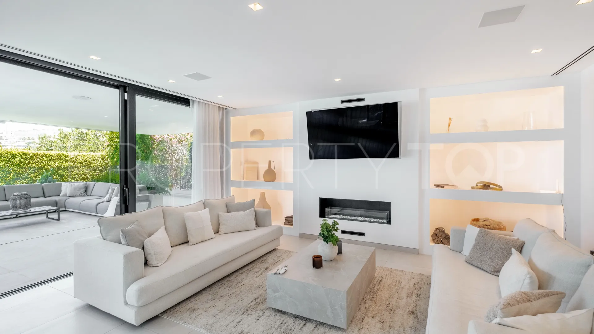 Comprar villa en Nueva Andalucia de 5 dormitorios