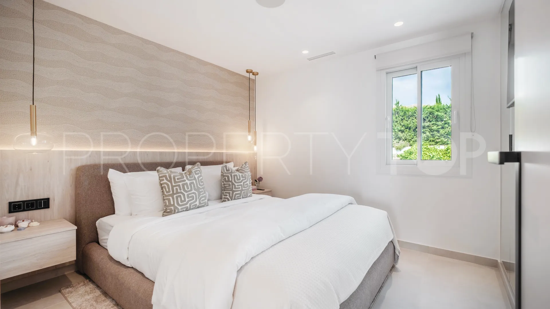 For sale La Quinta 3 bedrooms town house