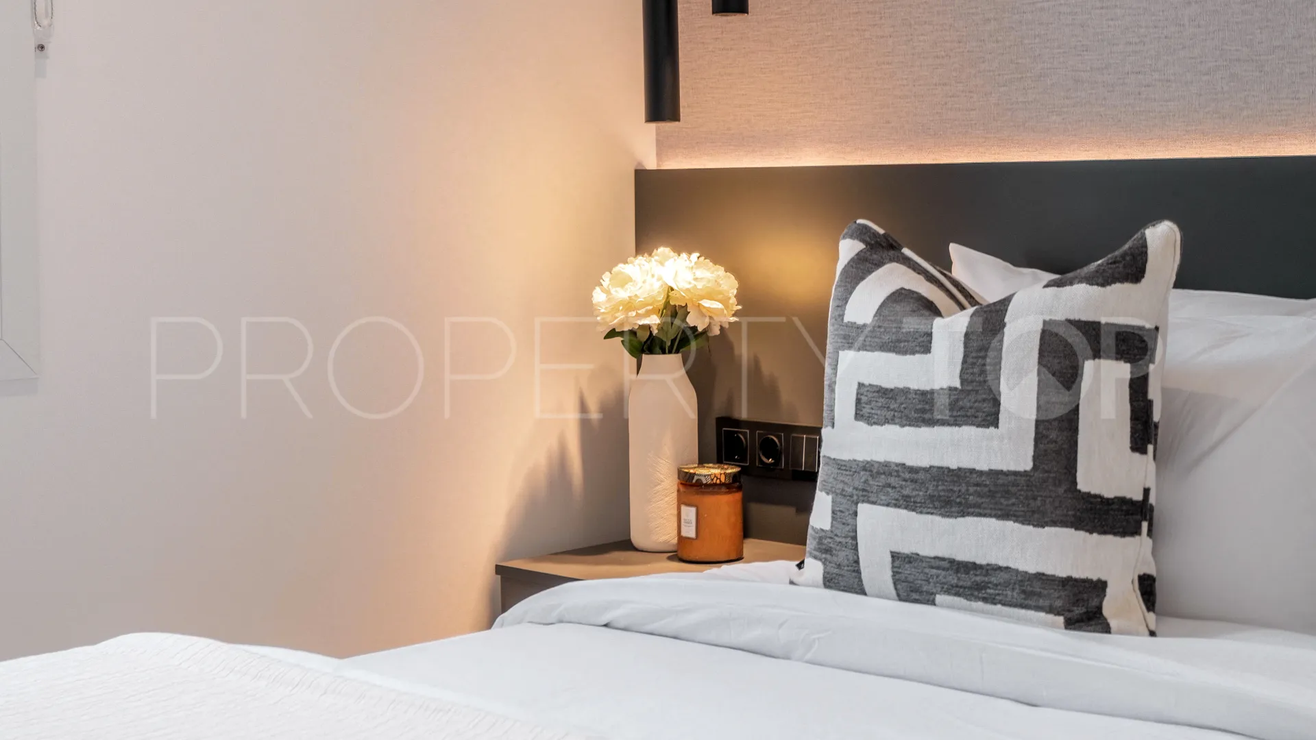 For sale La Quinta 3 bedrooms town house