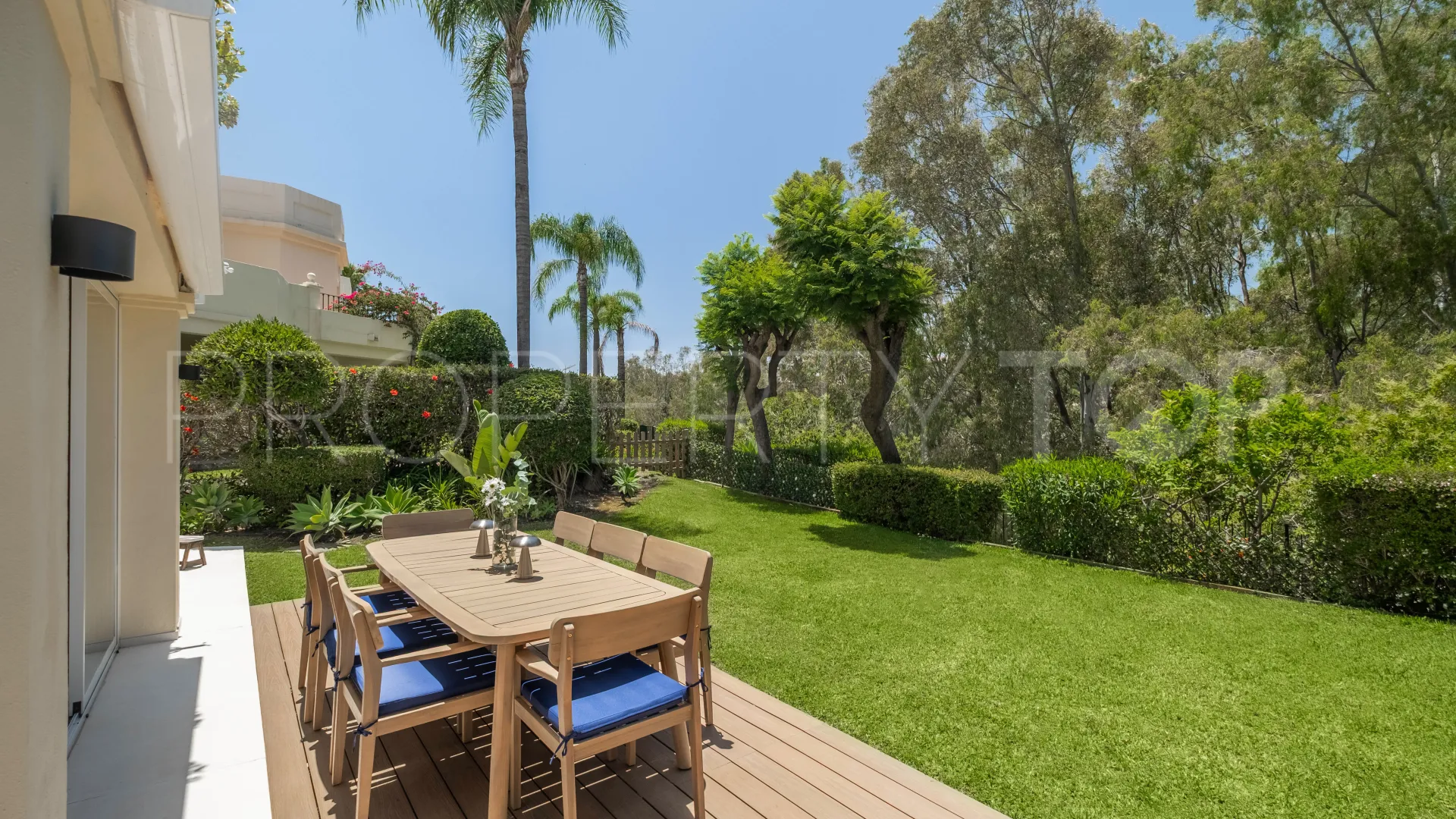 Villa pareada a la venta en La Quinta con 4 dormitorios