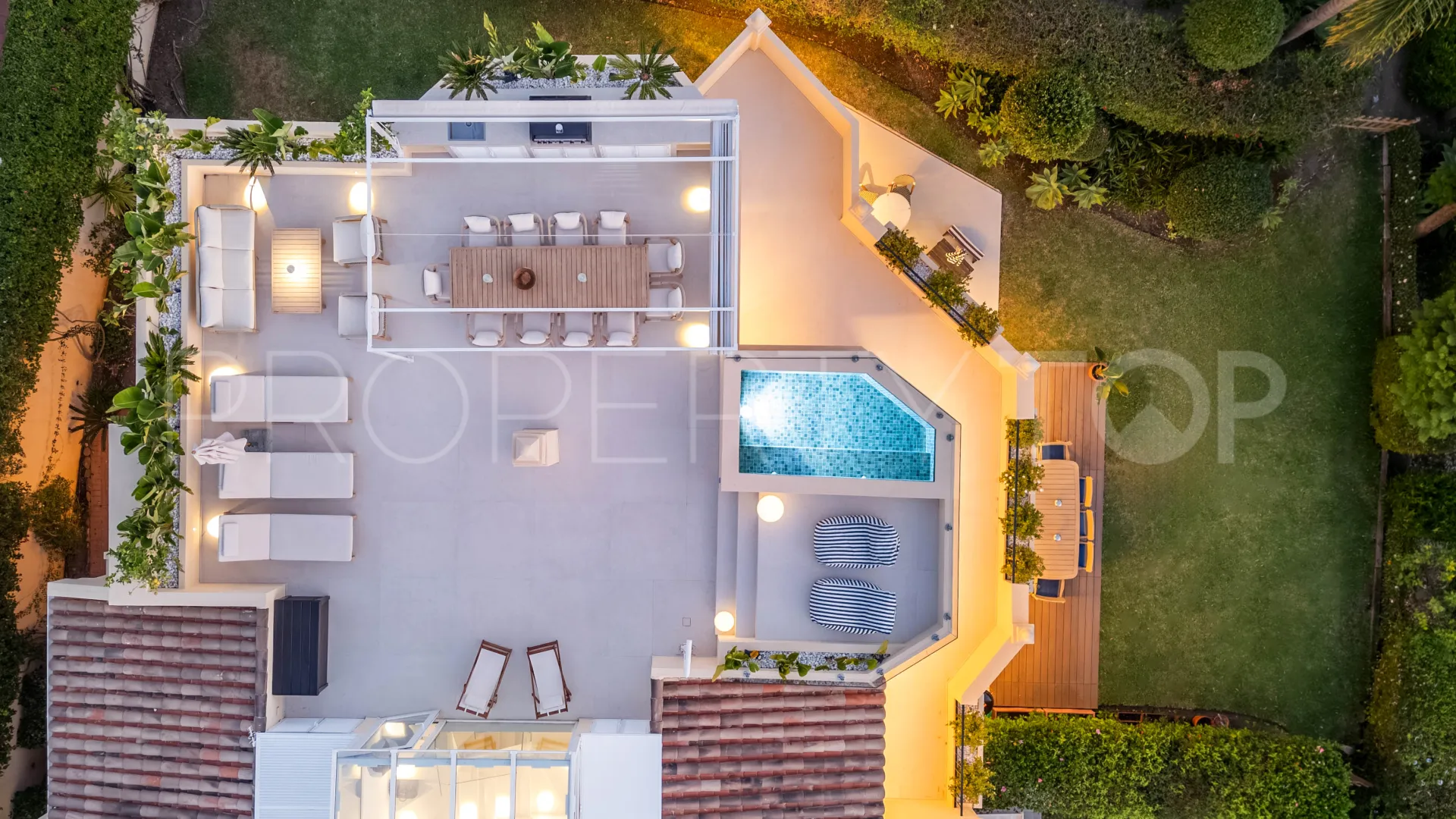 Villa pareada a la venta en La Quinta con 4 dormitorios