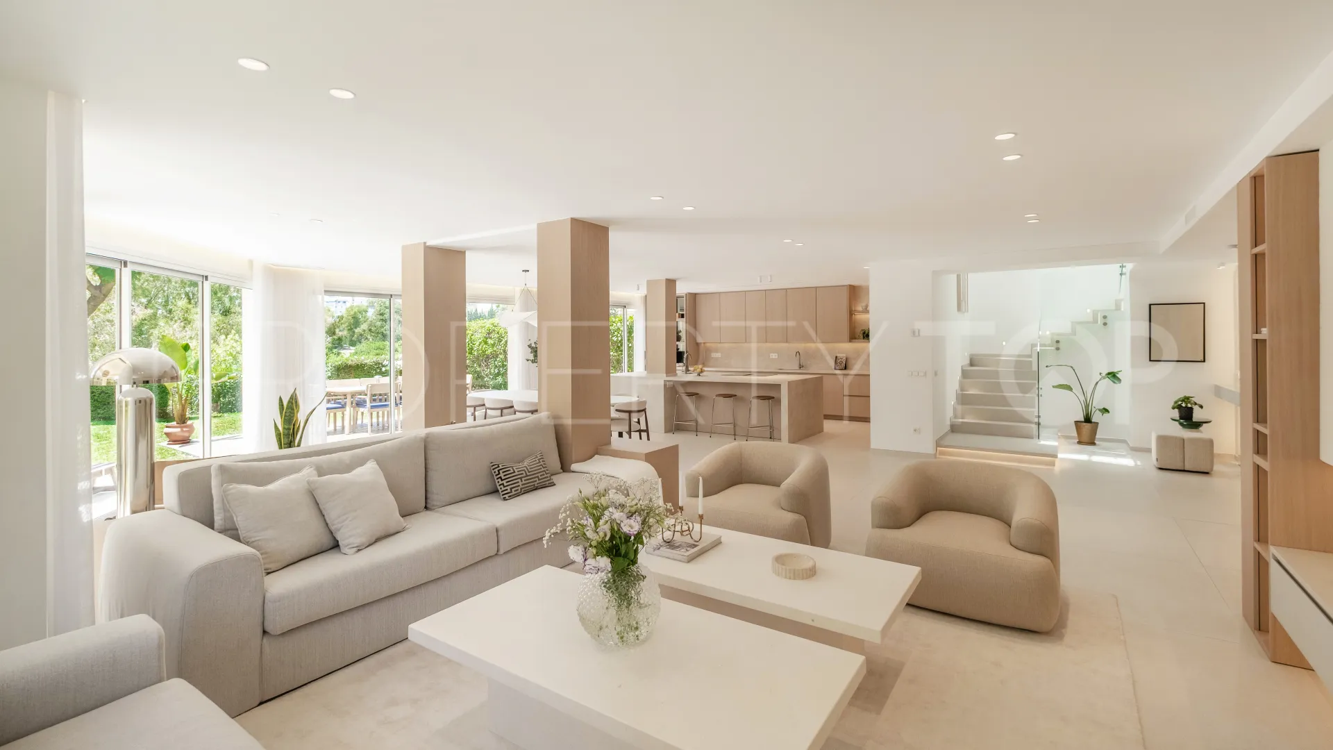 Villa pareada a la venta en La Quinta con 4 dormitorios