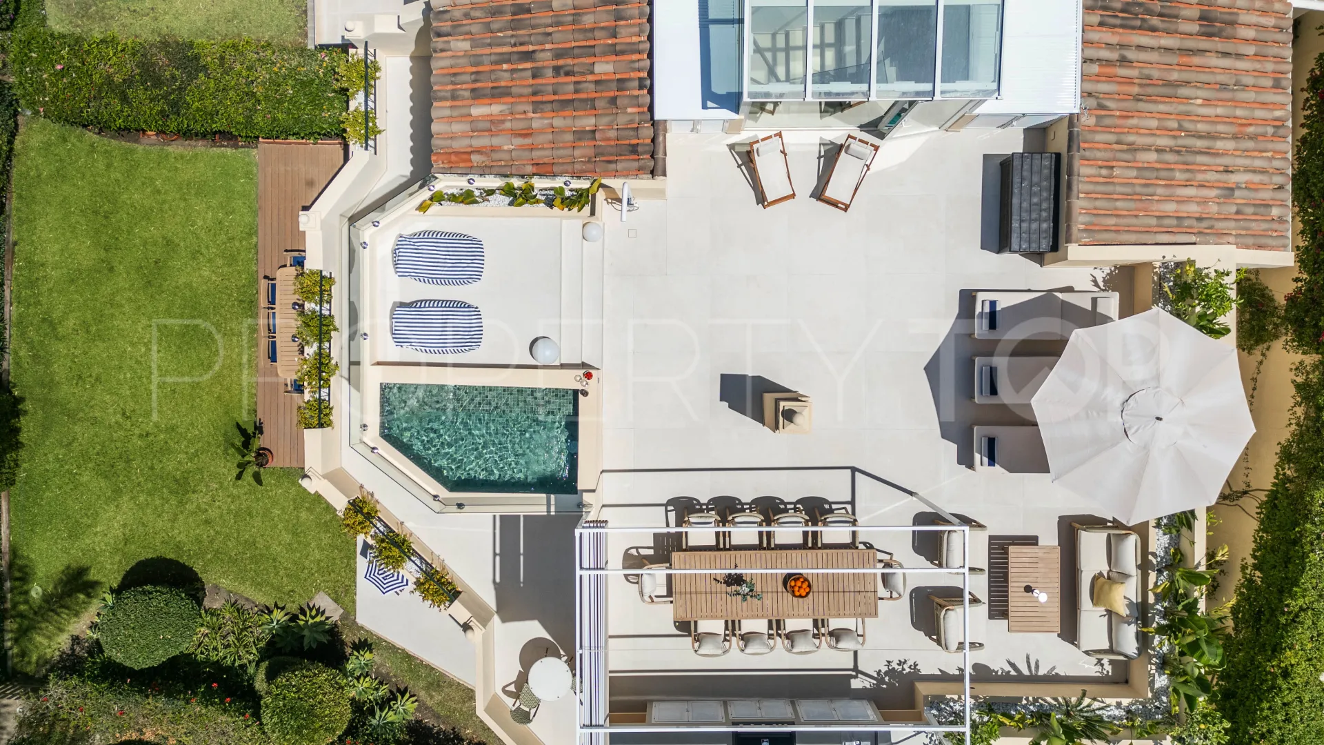 Villa pareada a la venta en La Quinta con 4 dormitorios
