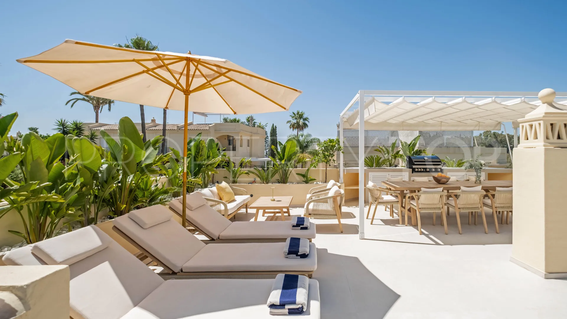 Villa pareada a la venta en La Quinta con 4 dormitorios