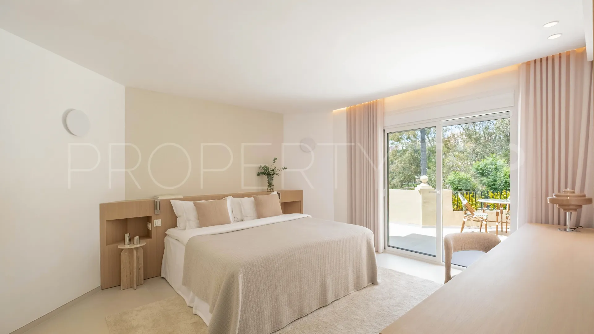 Villa pareada a la venta en La Quinta con 4 dormitorios