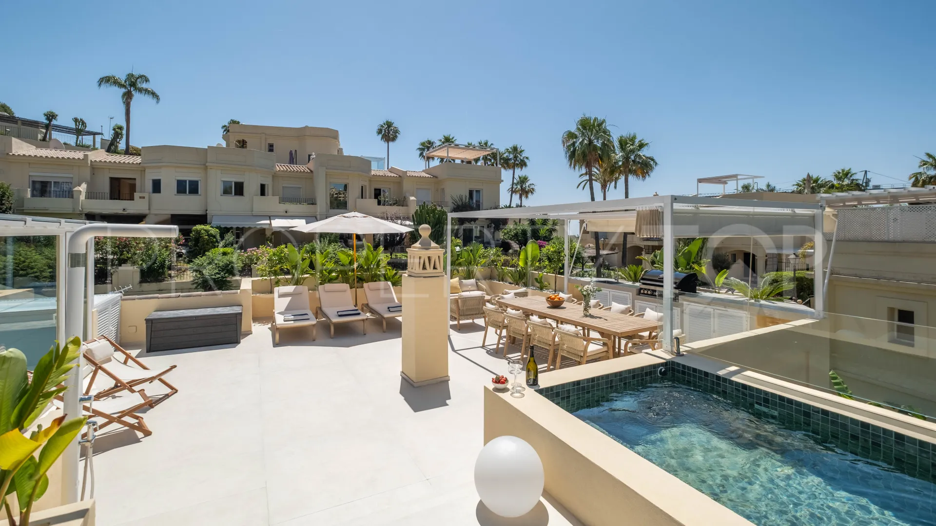 Villa pareada a la venta en La Quinta con 4 dormitorios