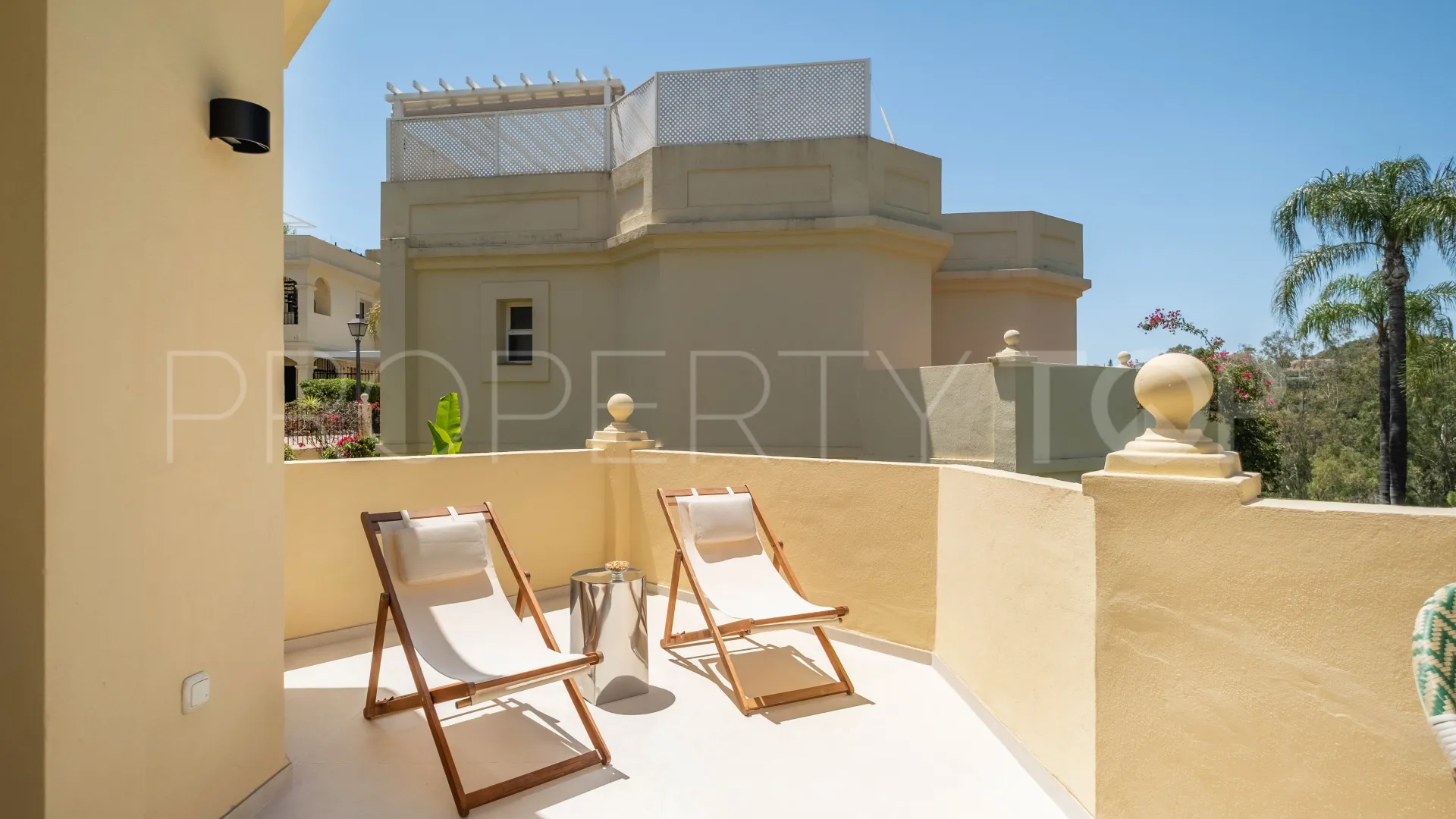 Villa pareada a la venta en La Quinta con 4 dormitorios