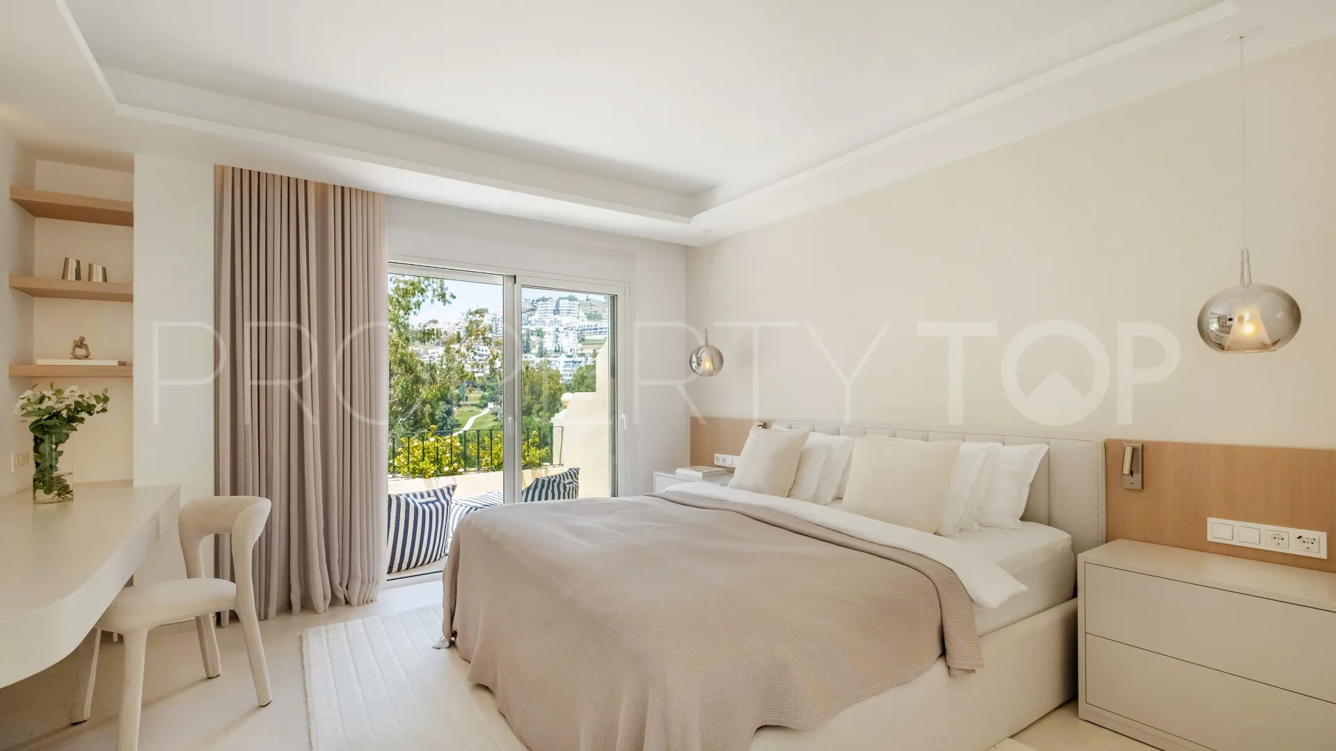 Villa pareada a la venta en La Quinta con 4 dormitorios