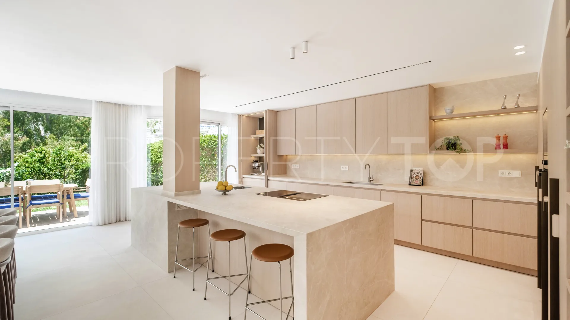 Villa pareada a la venta en La Quinta con 4 dormitorios