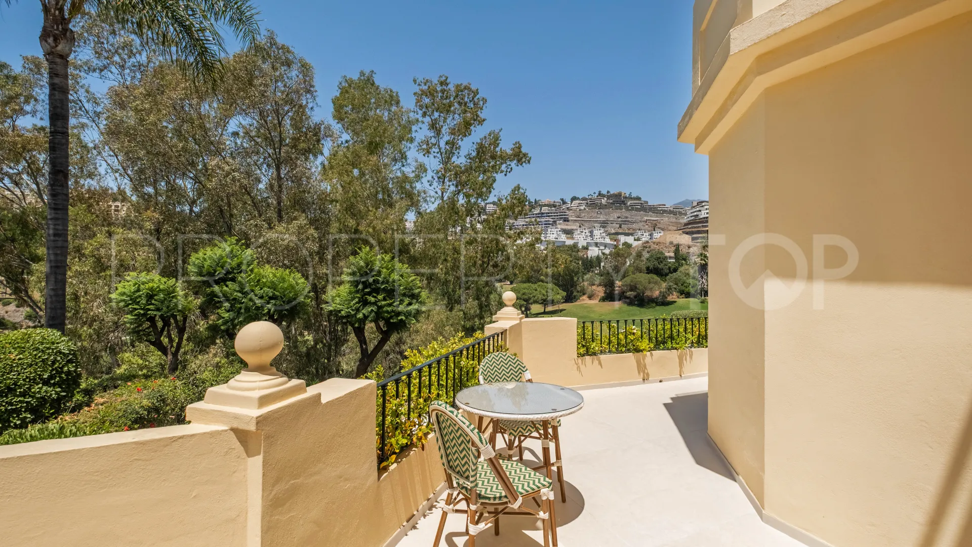 Villa pareada a la venta en La Quinta con 4 dormitorios