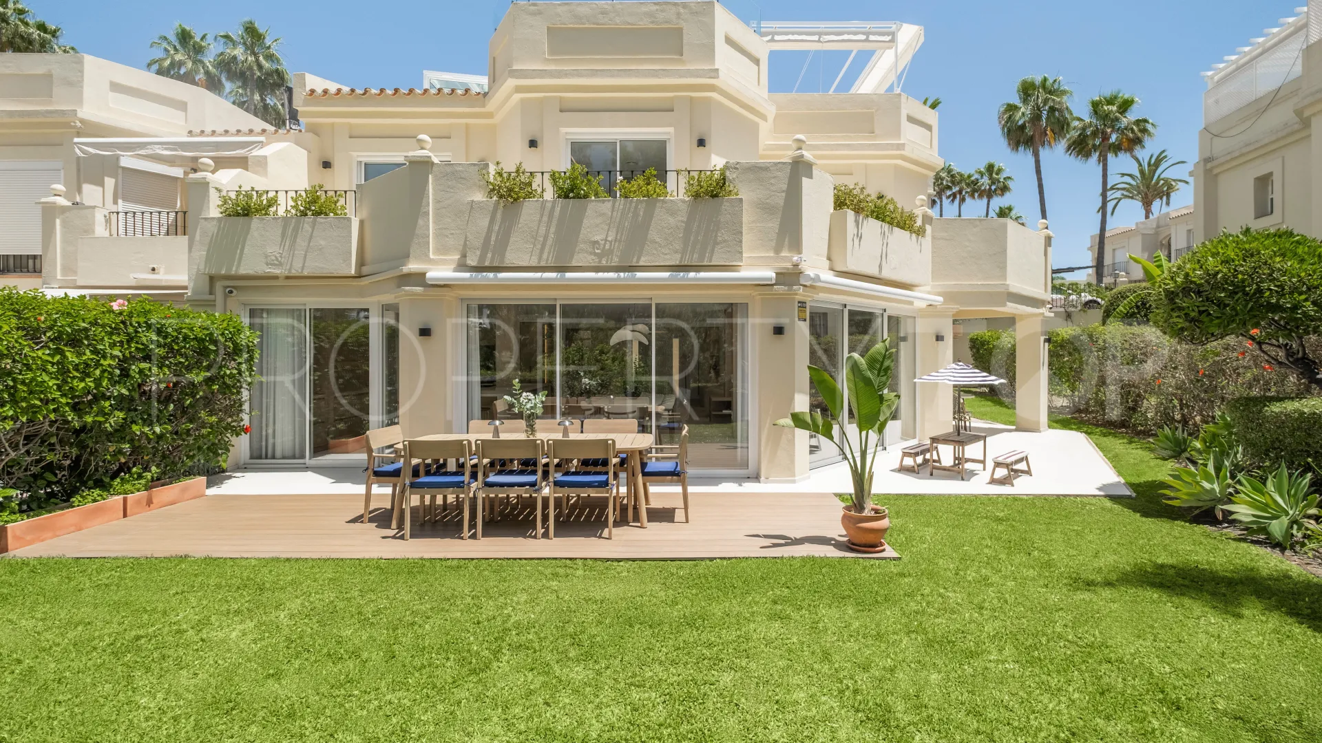 Villa pareada a la venta en La Quinta con 4 dormitorios