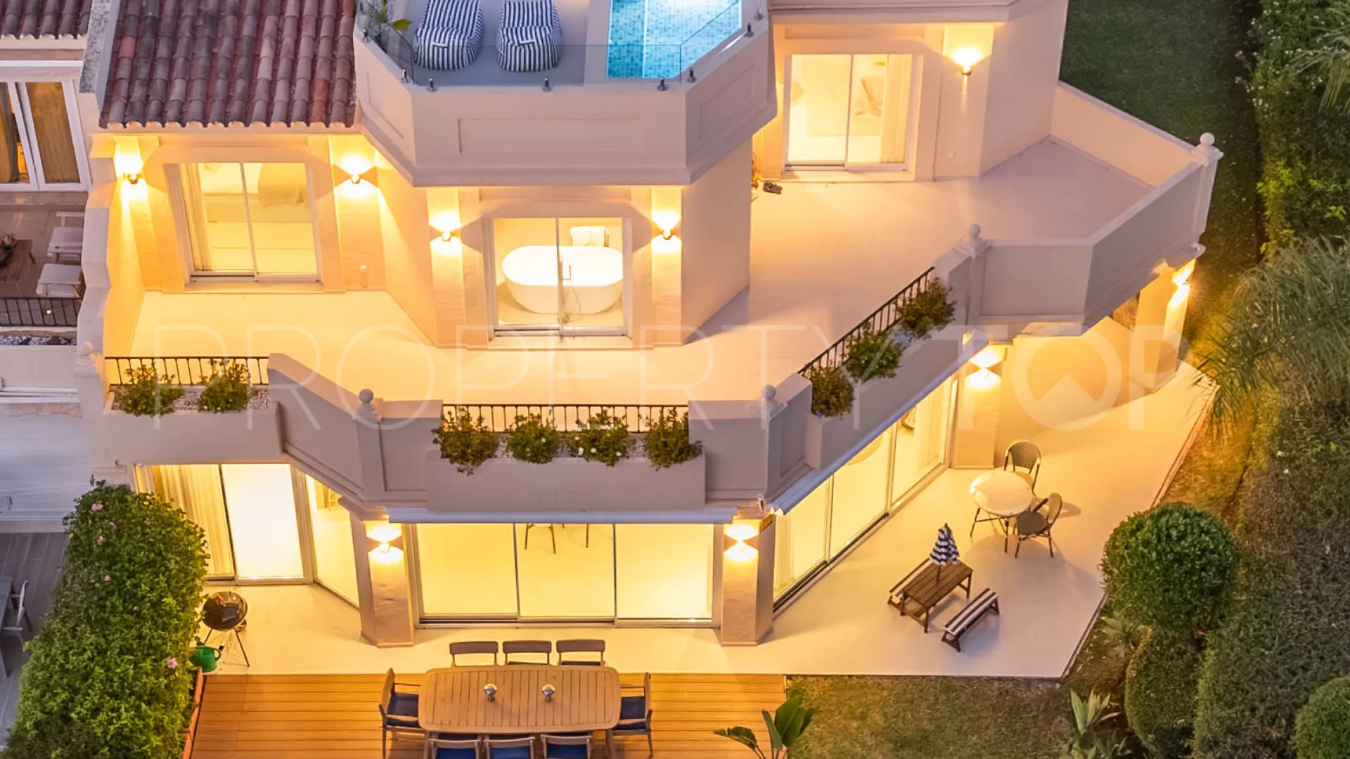 Villa pareada a la venta en La Quinta con 4 dormitorios