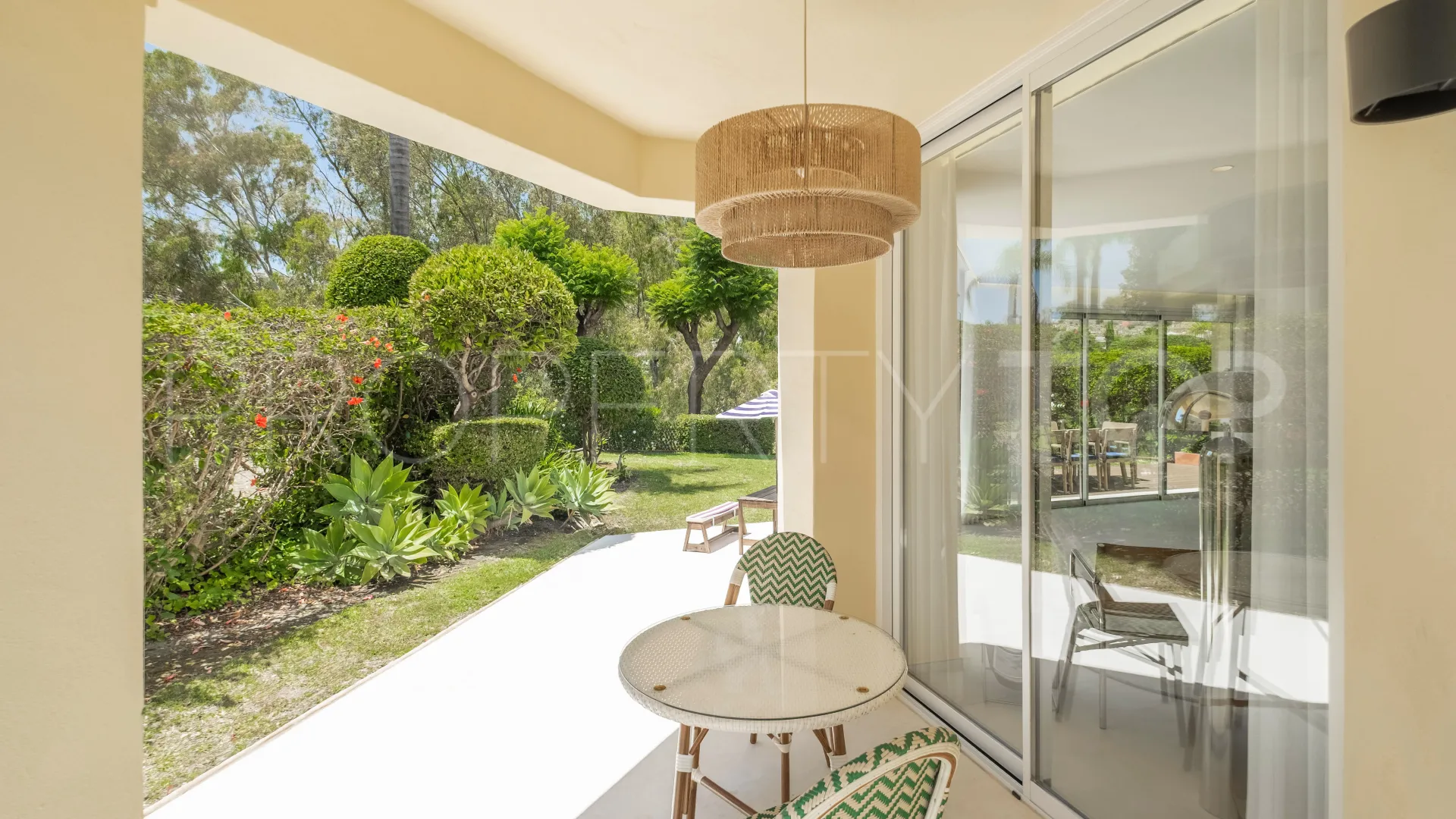 Villa pareada a la venta en La Quinta con 4 dormitorios