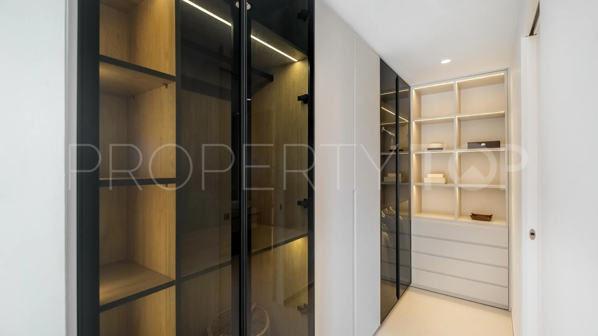 Villa pareada a la venta en La Quinta con 4 dormitorios
