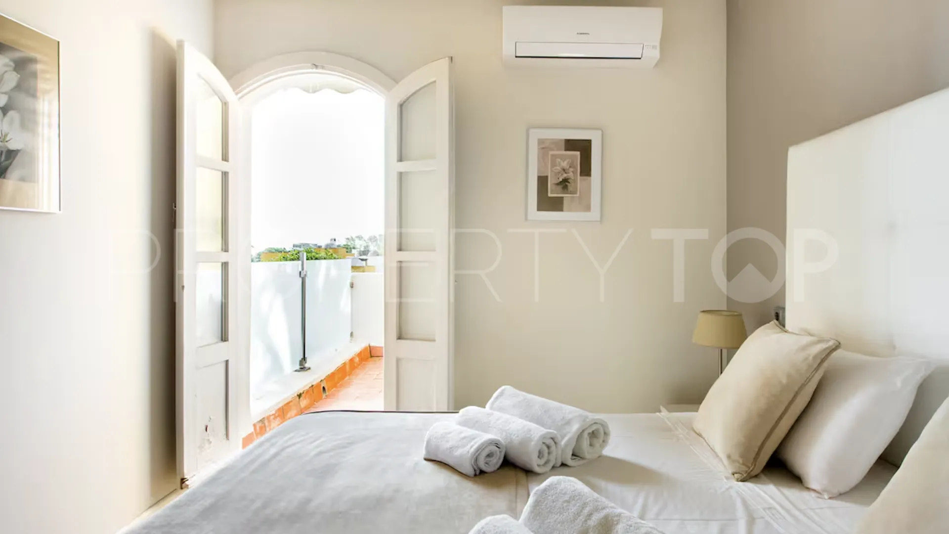 For sale Altos del Rodeo town house with 5 bedrooms