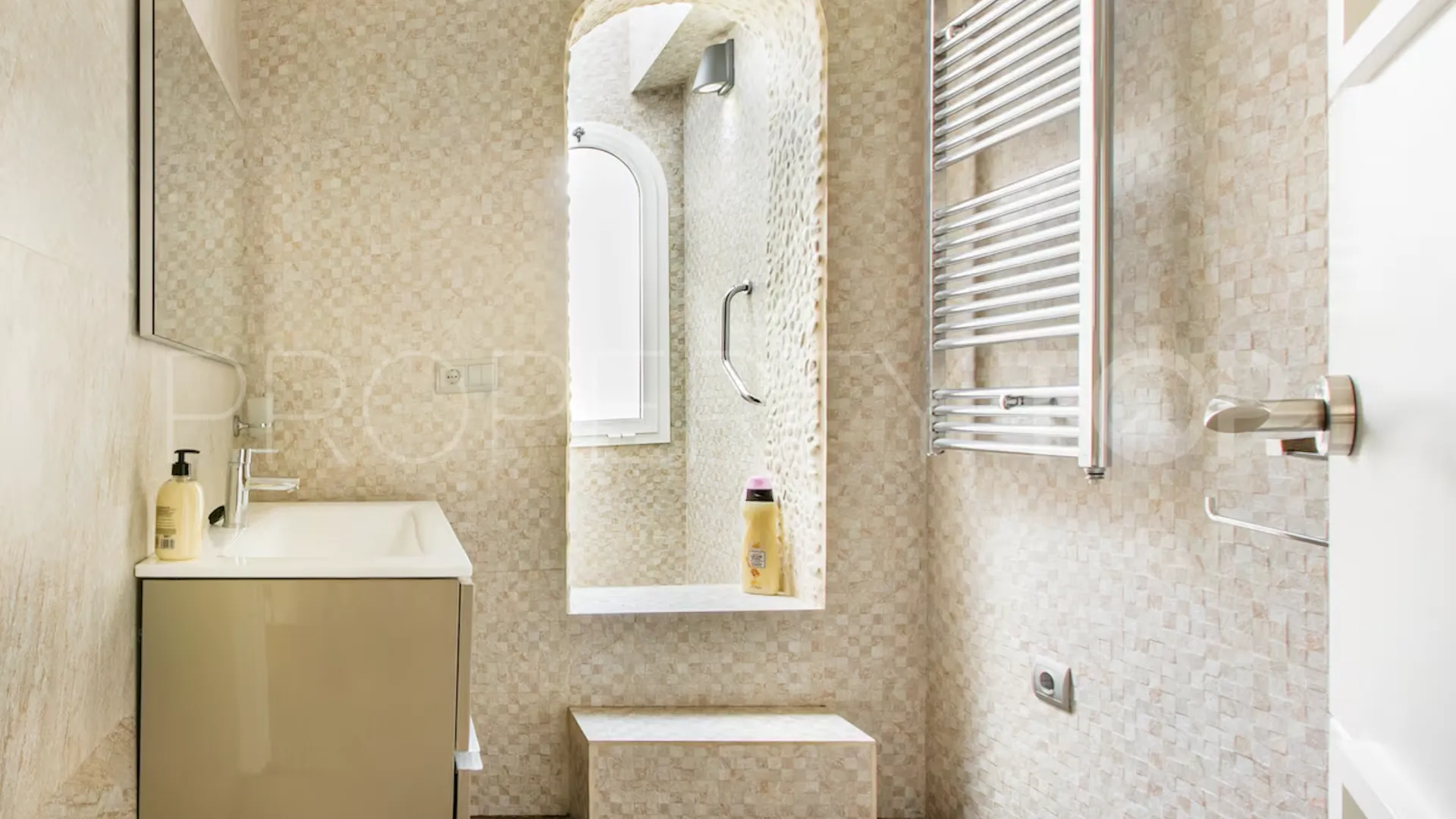 For sale Altos del Rodeo town house with 5 bedrooms