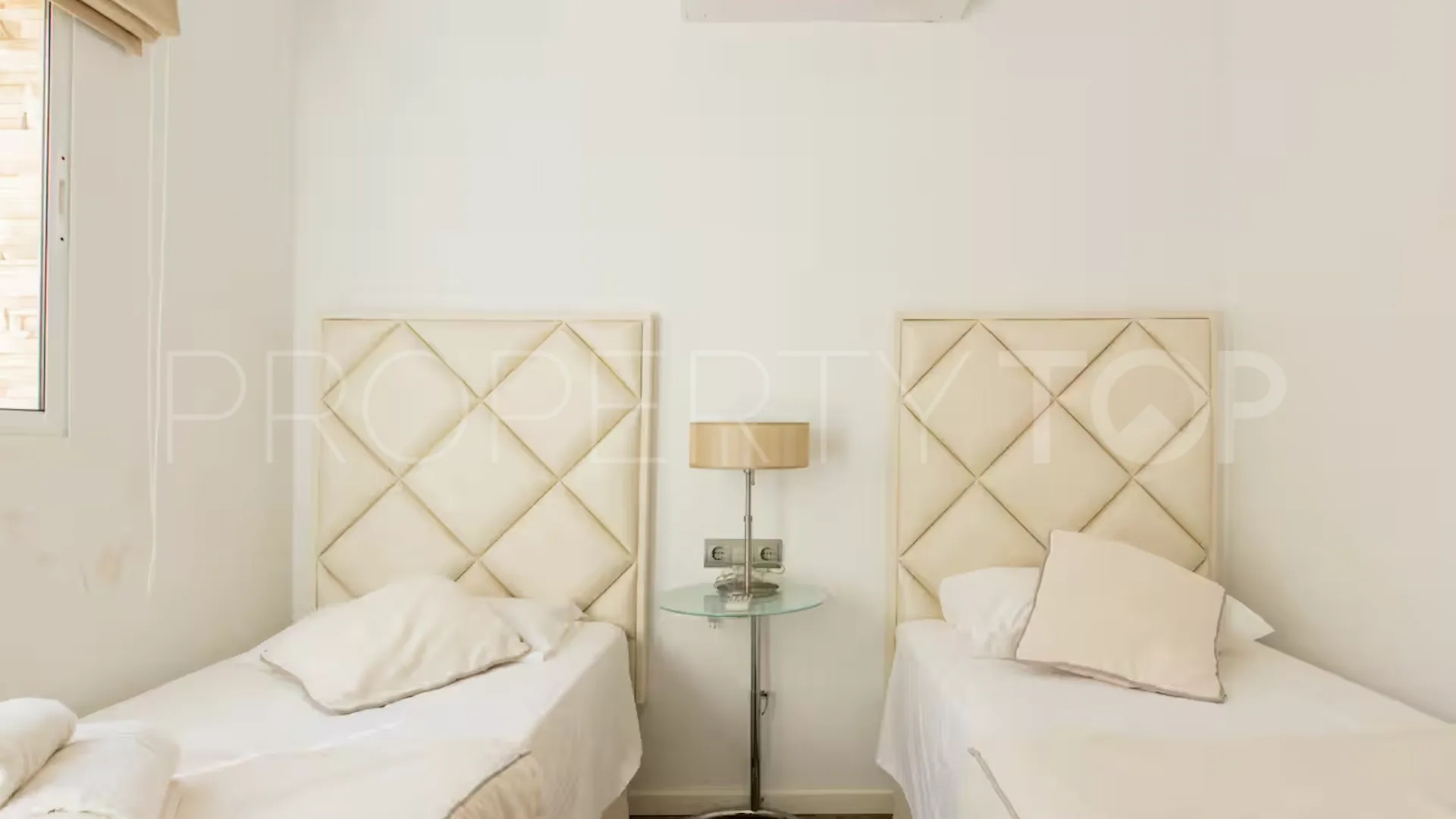 For sale Altos del Rodeo town house with 5 bedrooms