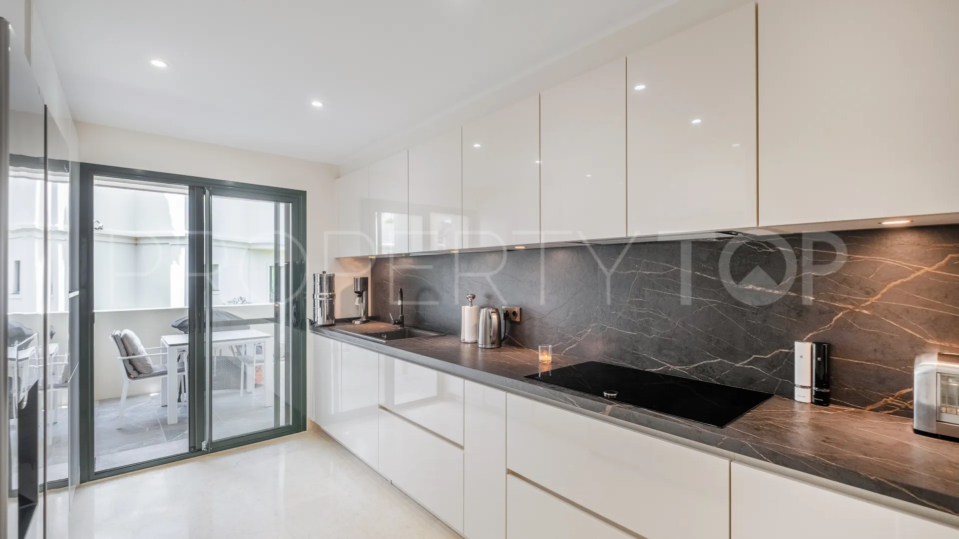 Ground floor apartment for sale in Capanes Sur with 2 bedrooms